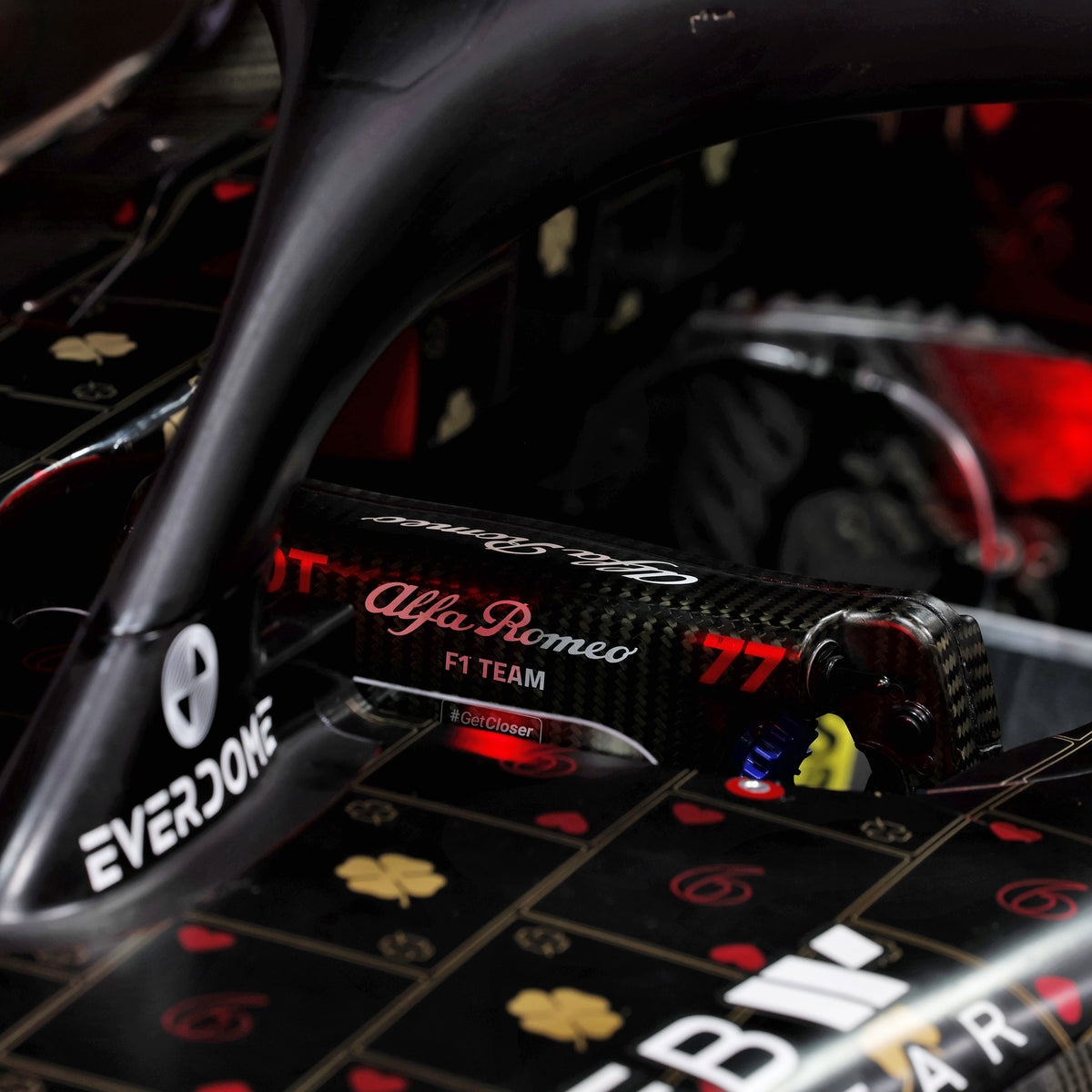 ミニカー Alfa Romeo F1  Las Vegas GP 2023 1/18 Spark 2023 Formula 1 Alfa Romeo F1 Team Stake C43 No.24