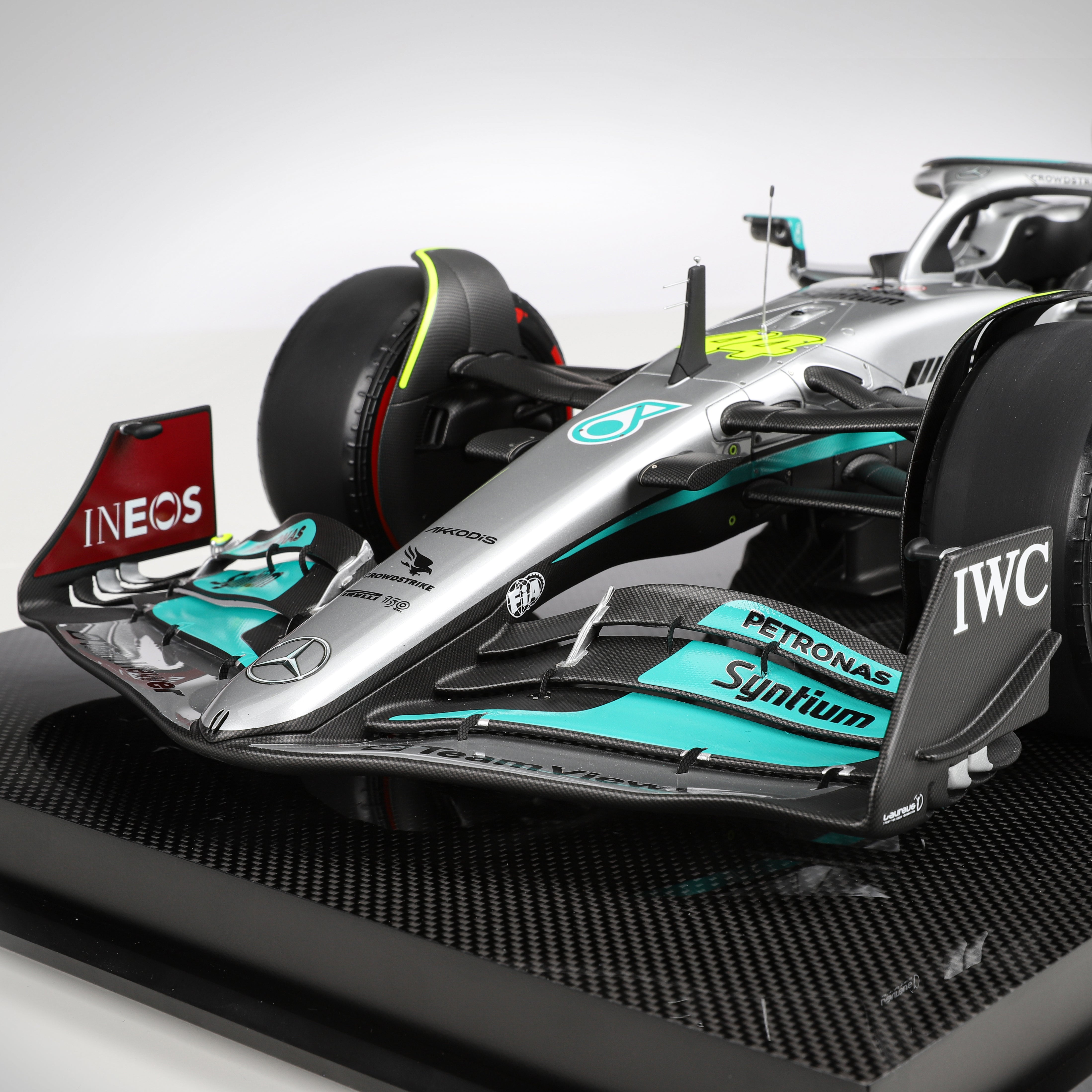 Lewis Hamilton 2022 Mercedes-AMG Petronas F1 Team W13 E Performance 1:8 Scale Model - Sāo Paulo GP
