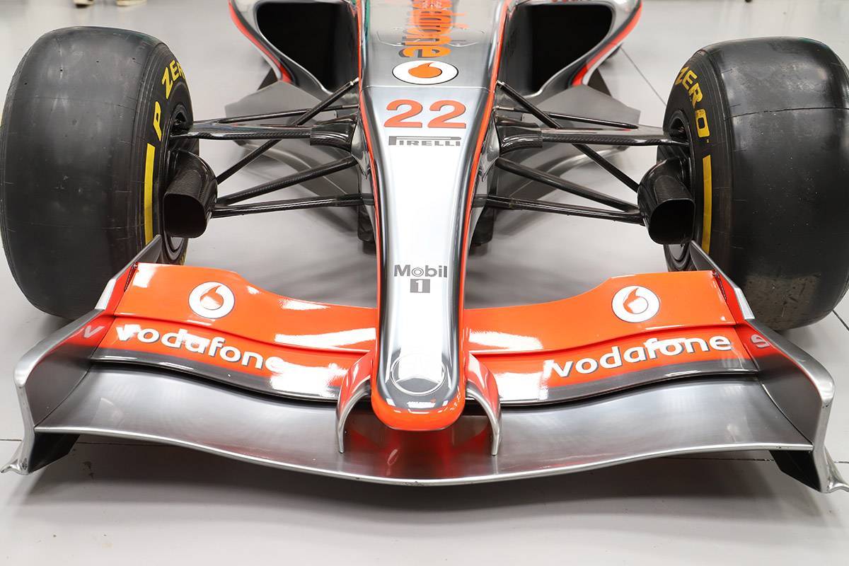 2006 McLaren MP4-21 Official Show Car – F1 Authentics