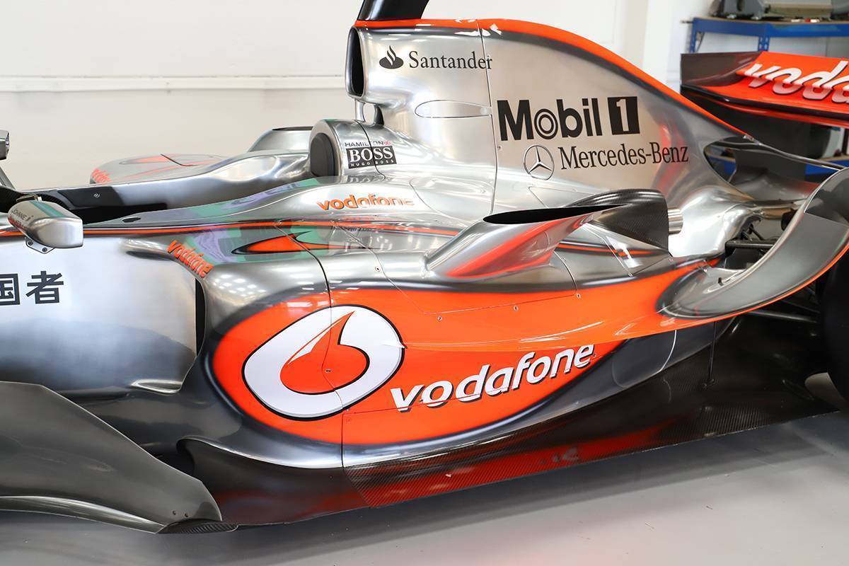 2006 McLaren MP4-21 Official Show Car – F1 Authentics