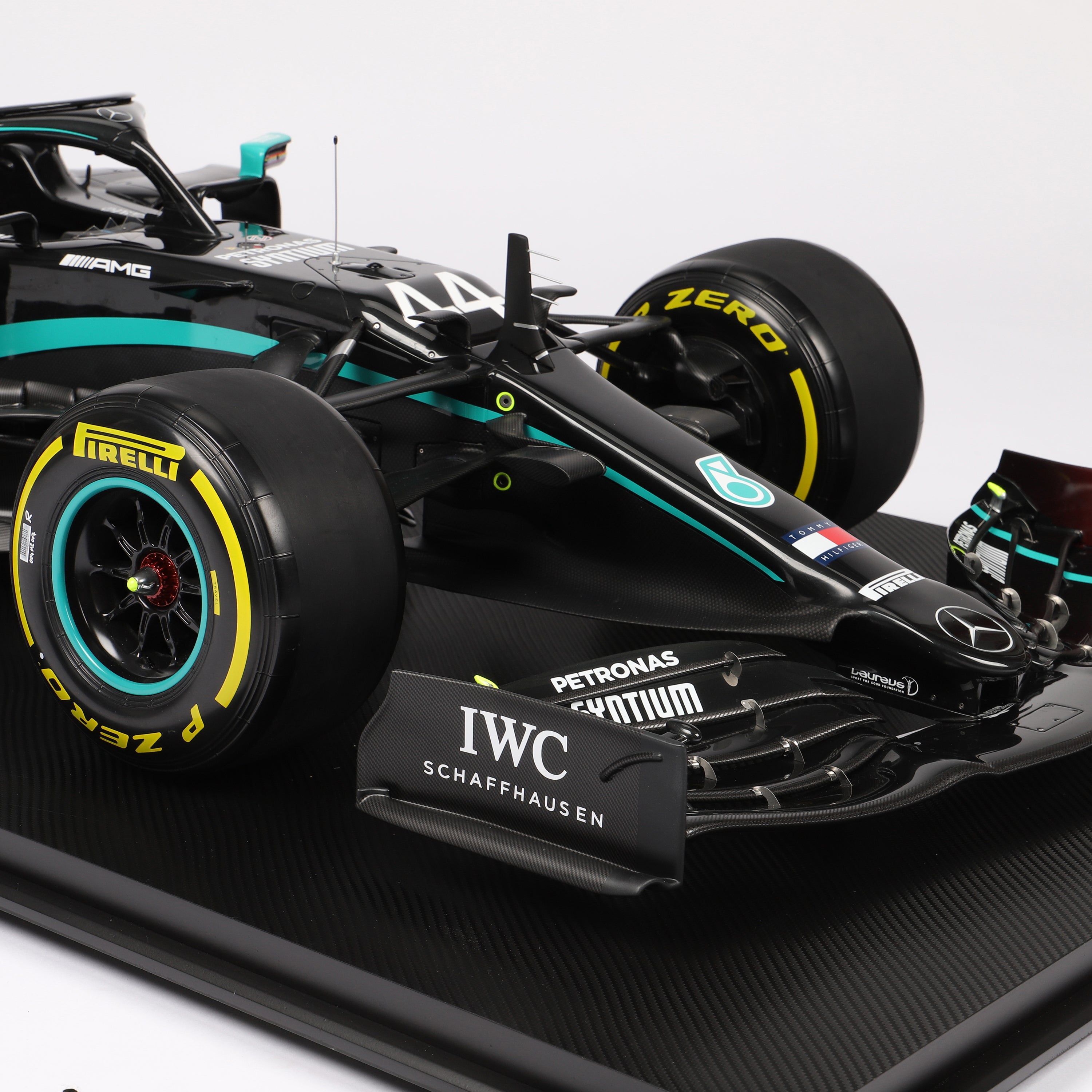 Lewis Hamilton 2020 Mercedes-AMG Petronas F1 Team W11 EQ Performance 1:4 Scale Model