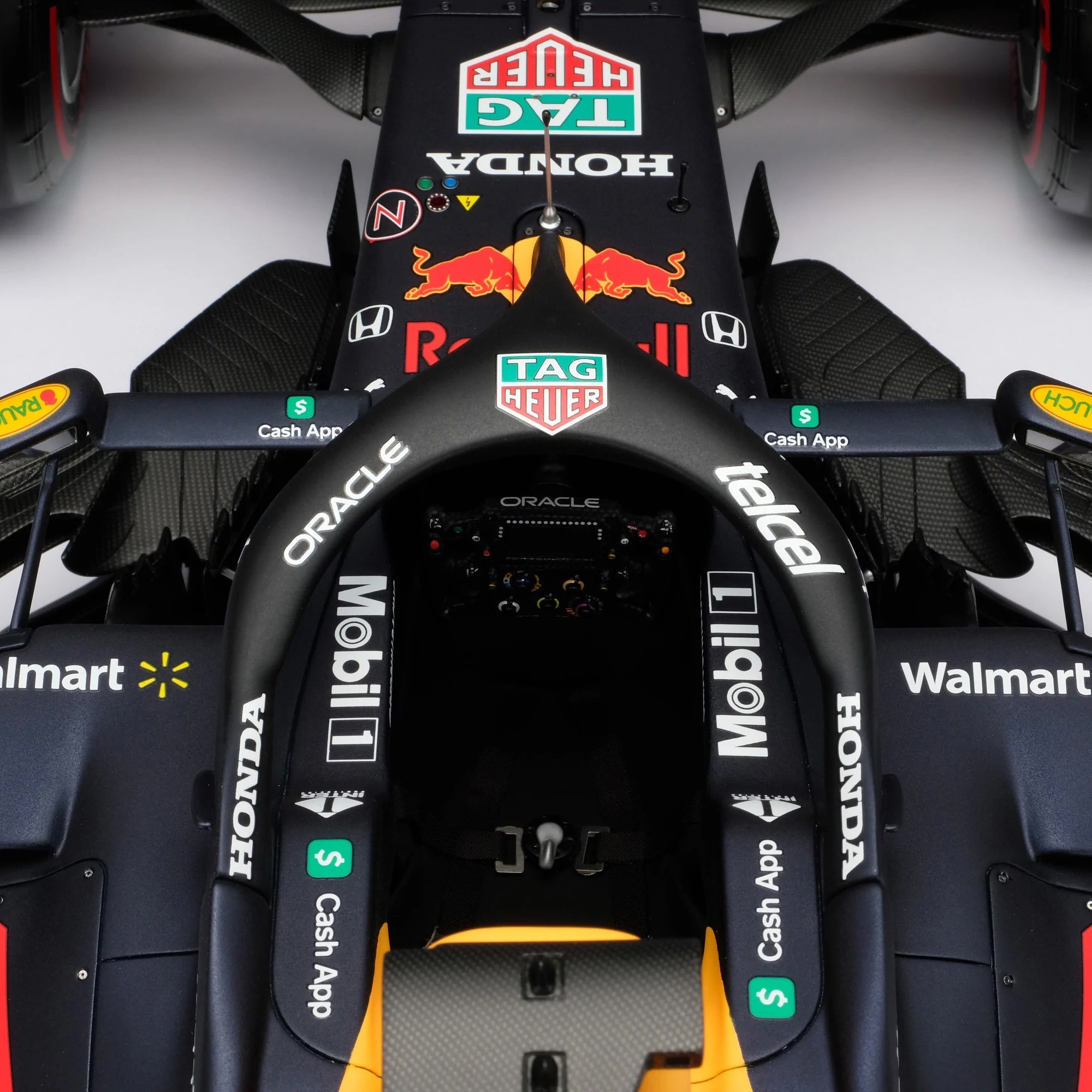 Max Verstappen 2021 Oracle Red Bull Racing F1 Team RB16B 1:8 Scale Model – Abu Dhabi GP