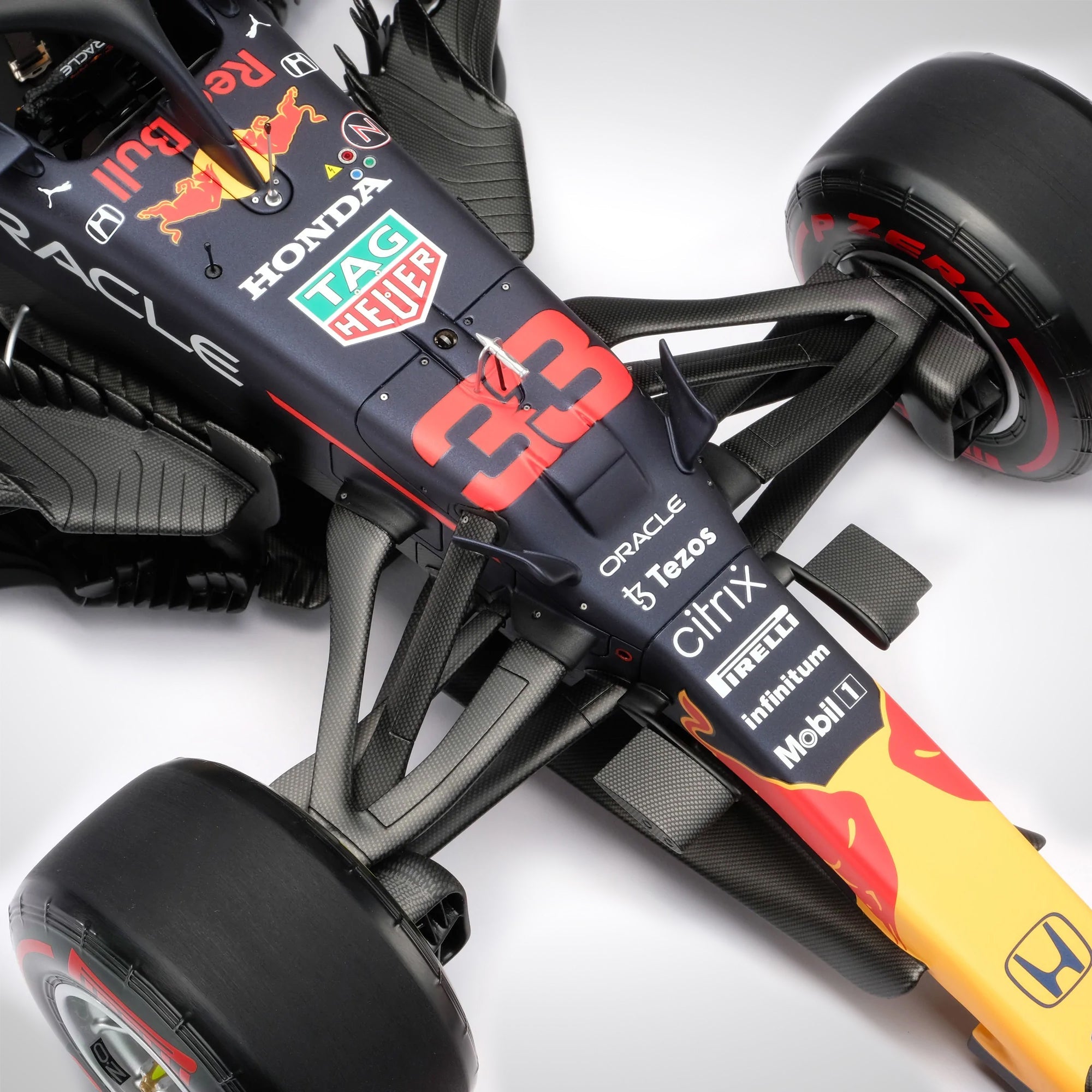 Max Verstappen 2021 Oracle Red Bull Racing F1 Team RB16B 1:8 Scale Model – Abu Dhabi GP