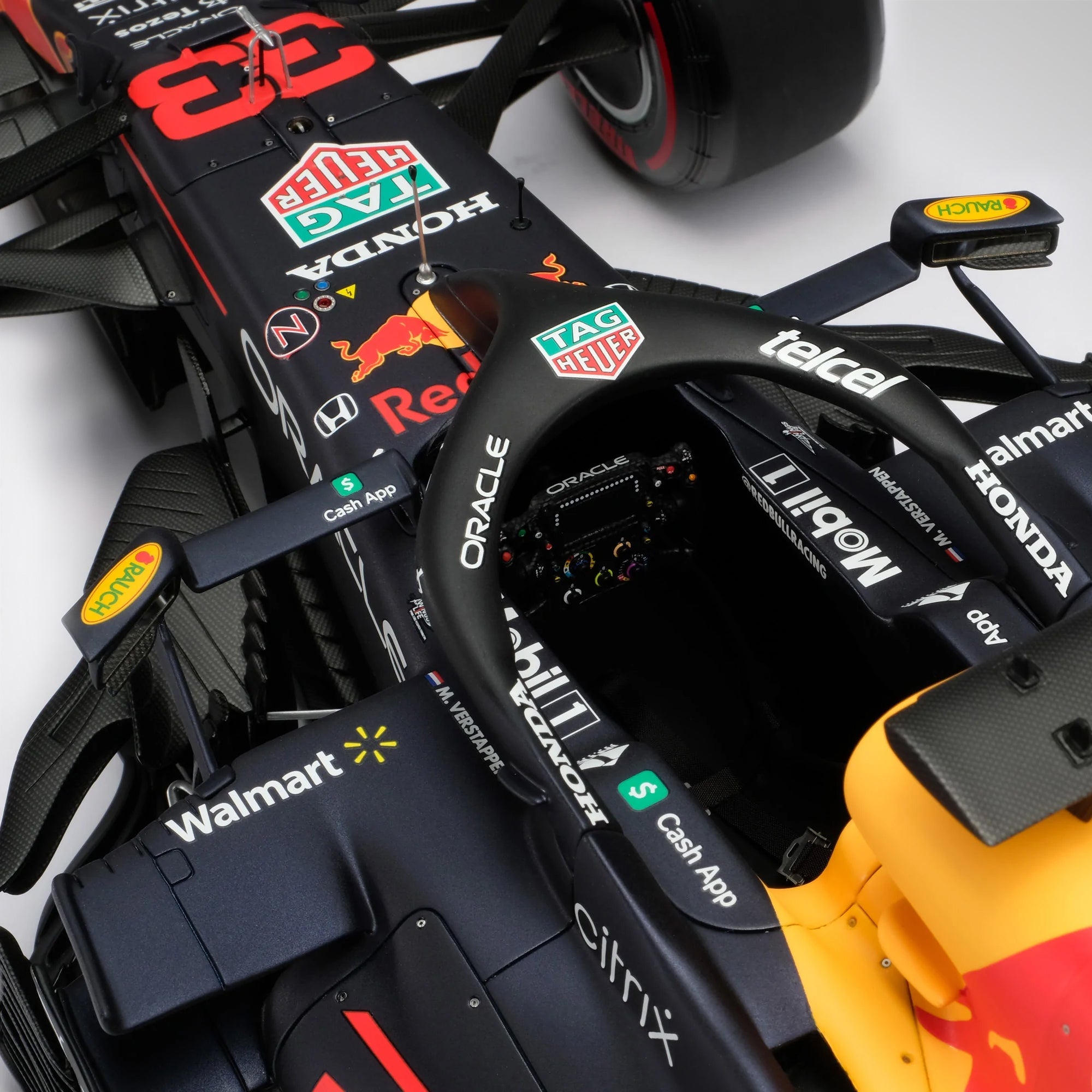 Max Verstappen 2021 Oracle Red Bull Racing F1 Team RB16B 1:8 Scale Model – Abu Dhabi GP