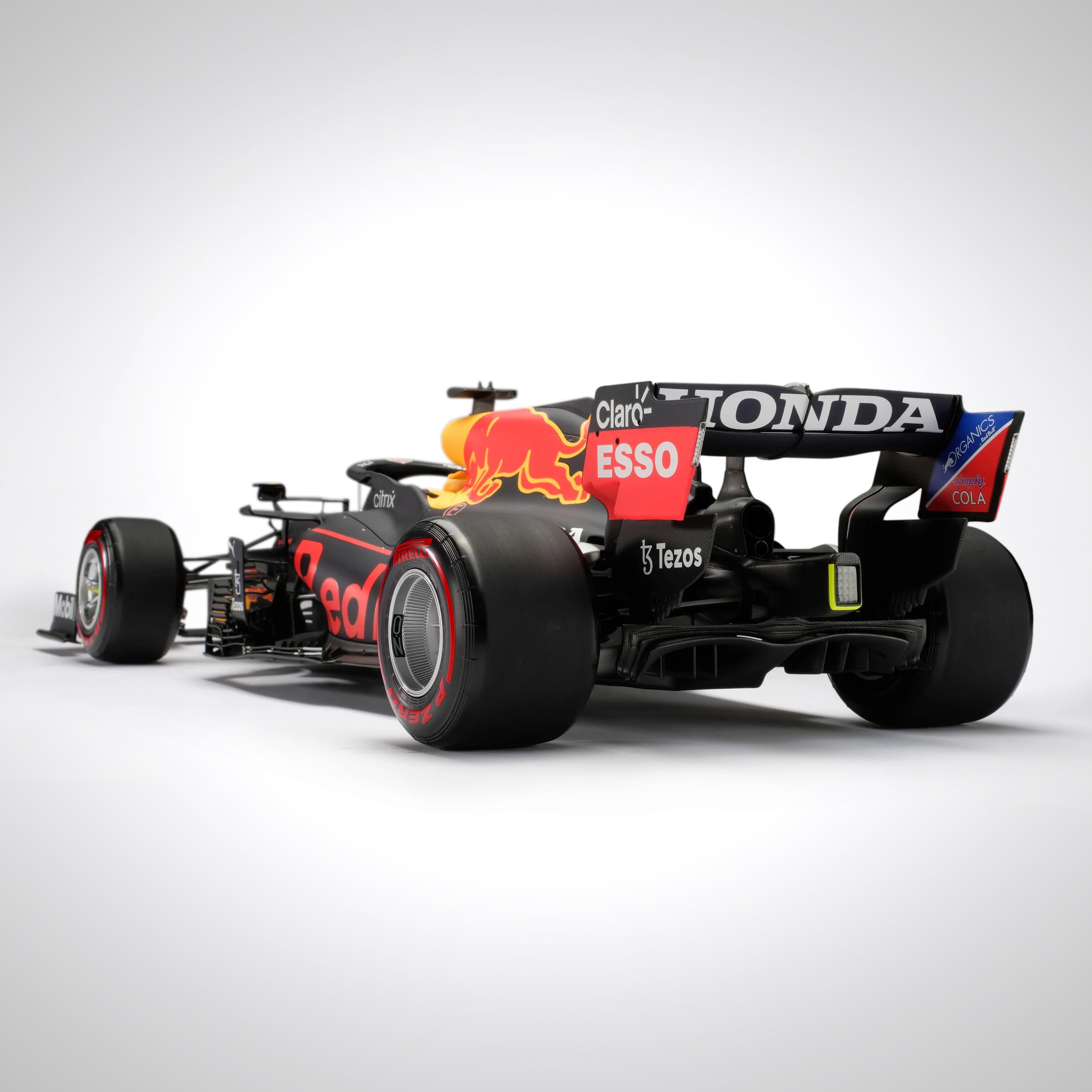 Max Verstappen 2021 Oracle Red Bull Racing F1 Team RB16B 1:8 Scale Model – Abu Dhabi GP