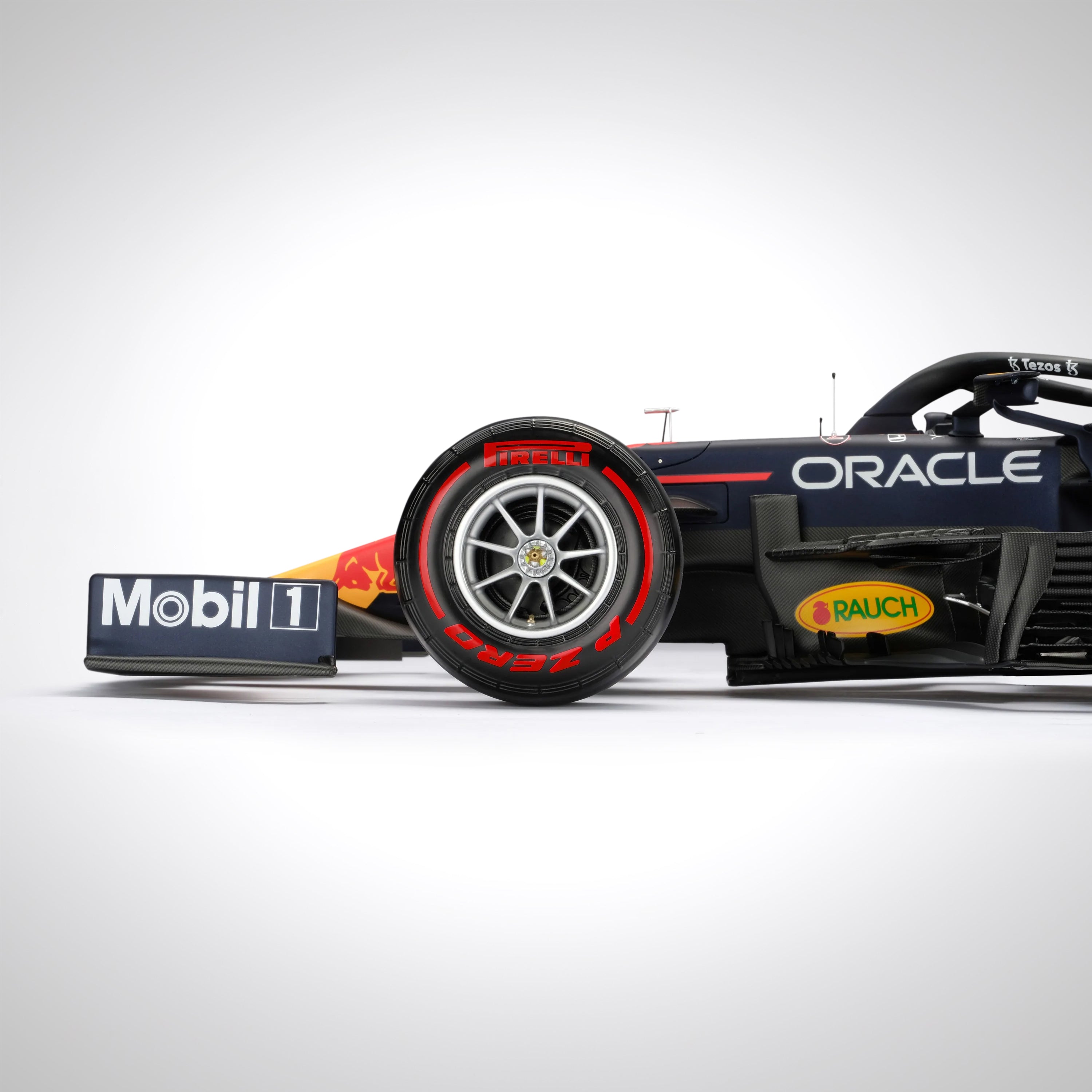 Max Verstappen 2021 Oracle Red Bull Racing F1 Team RB16B 1:8 Scale Model – Abu Dhabi GP