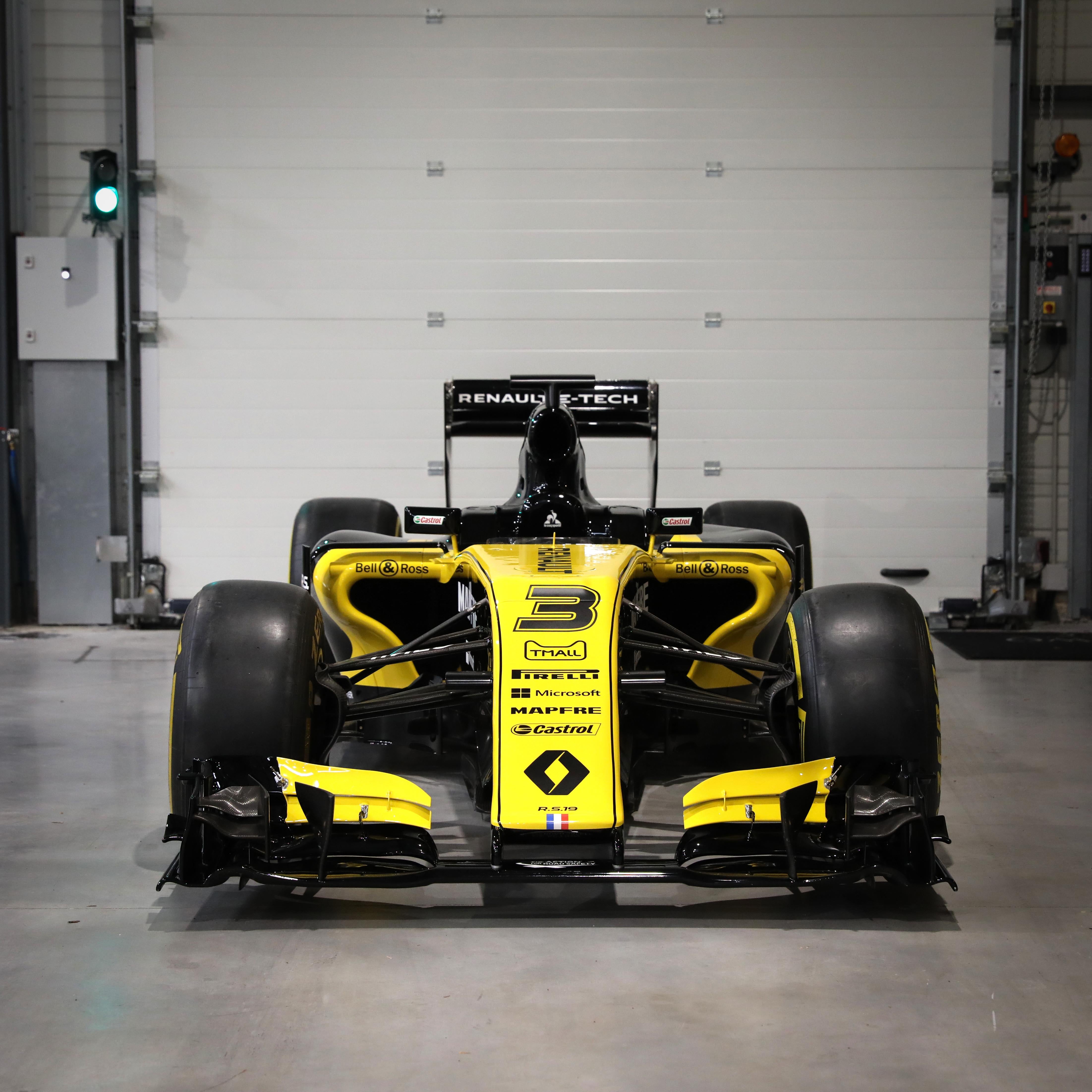 Renault F1® Team 2019 R.S.19 Ex-Race Car Build | F1 Authentics