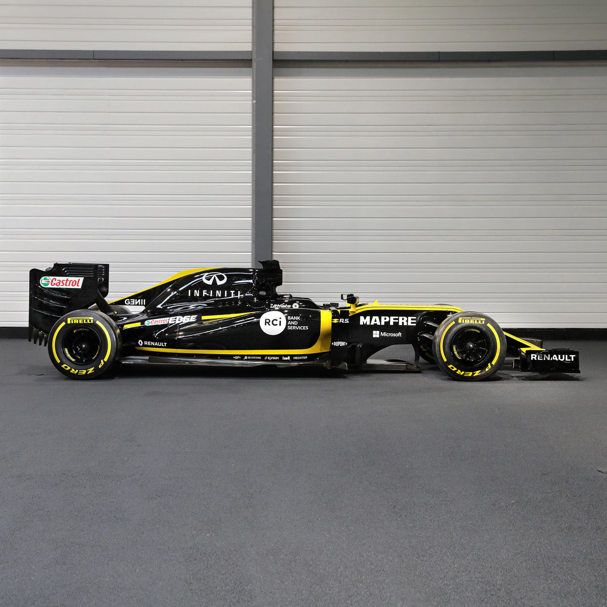 2014 Lotus E22-03 rolling chassis finished in 2019 RS19 livery, premium Formula 1-inspired exhibition display vehicle