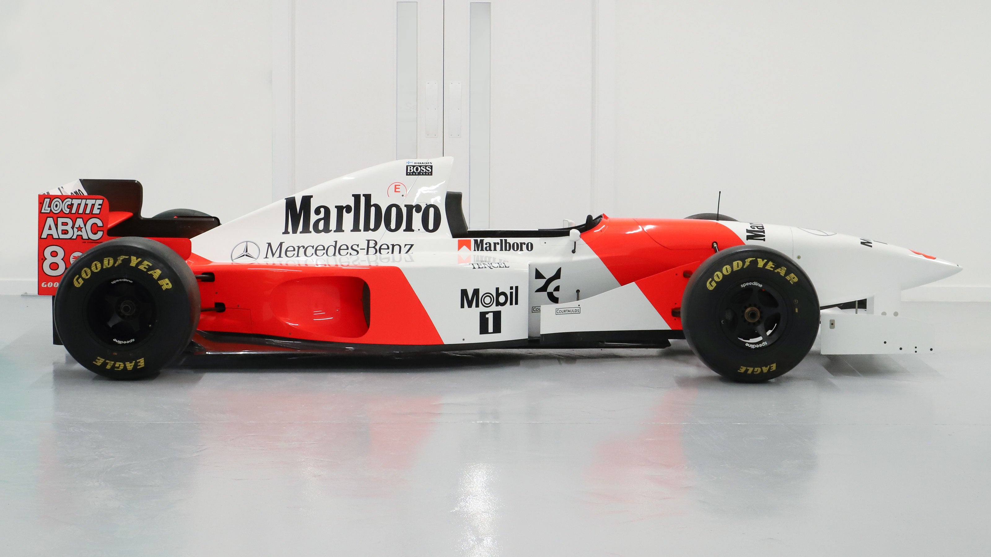 Marlboro McLaren メルセデスMP4/10 1/18 1995 McLaren MP4/10 Show Car – F1 Authentics