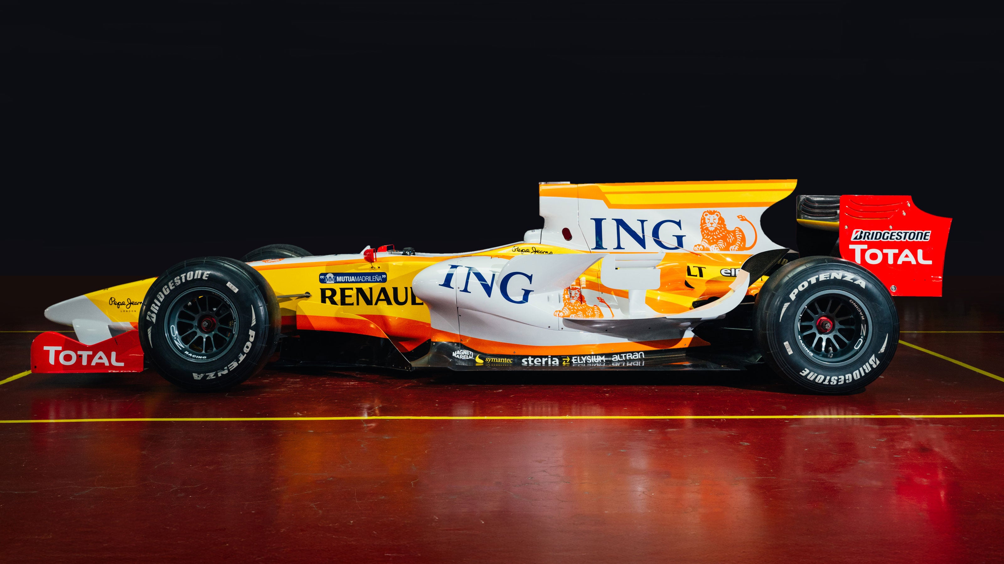 2009 Renault R29 Official F1® Show Car | F1 Authentics