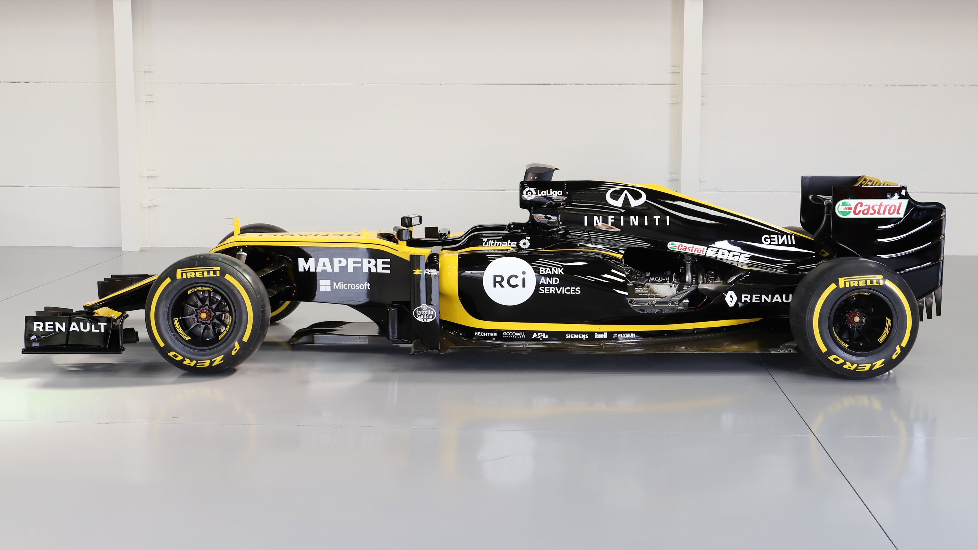 2018 Renault RS18 Official Show Car – F1 Authentics