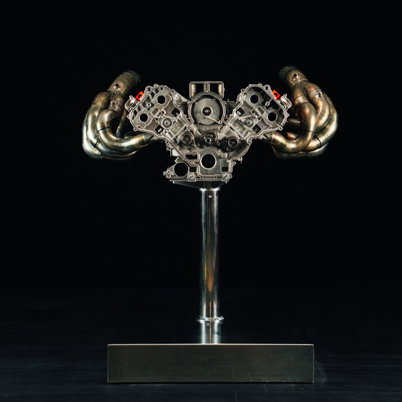 Season Launch LOT 041 – 2001 Ferrari F2001 050 Engine - Display Stand