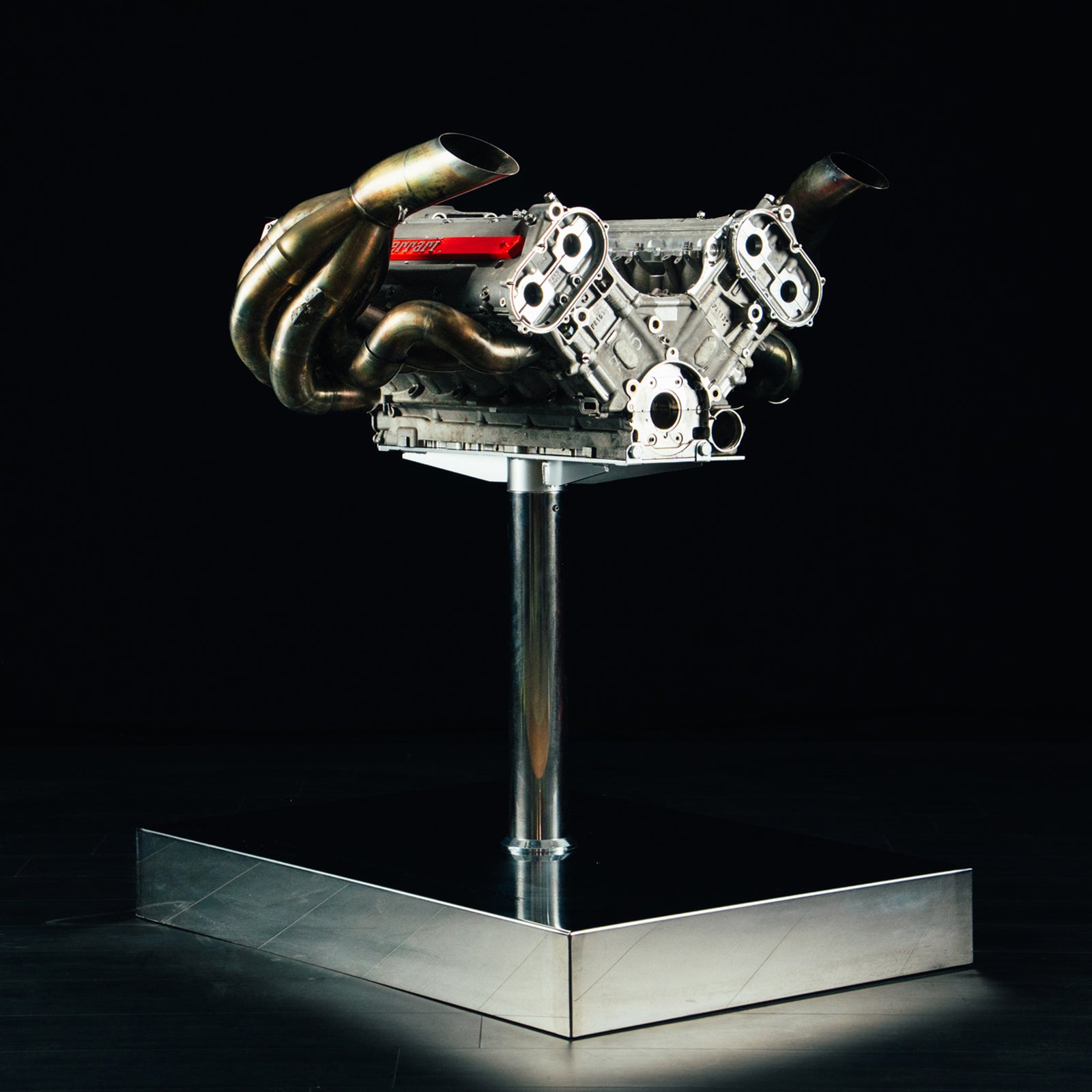 Season Launch LOT 041 – 2001 Ferrari F2001 050 Engine - Display Stand