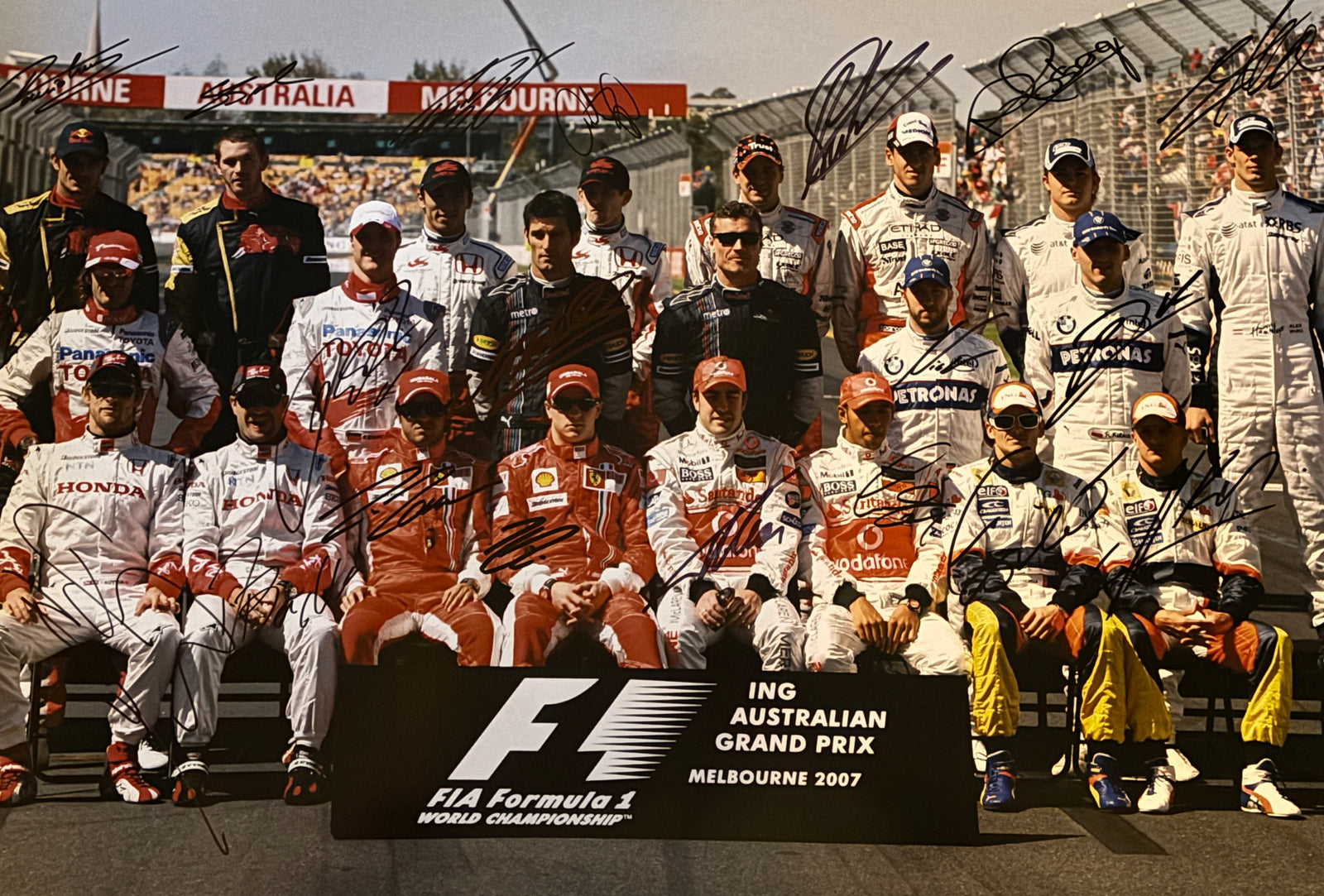 LOT 041 - Legends of Formula 1® Bundle - Make-A-Wish