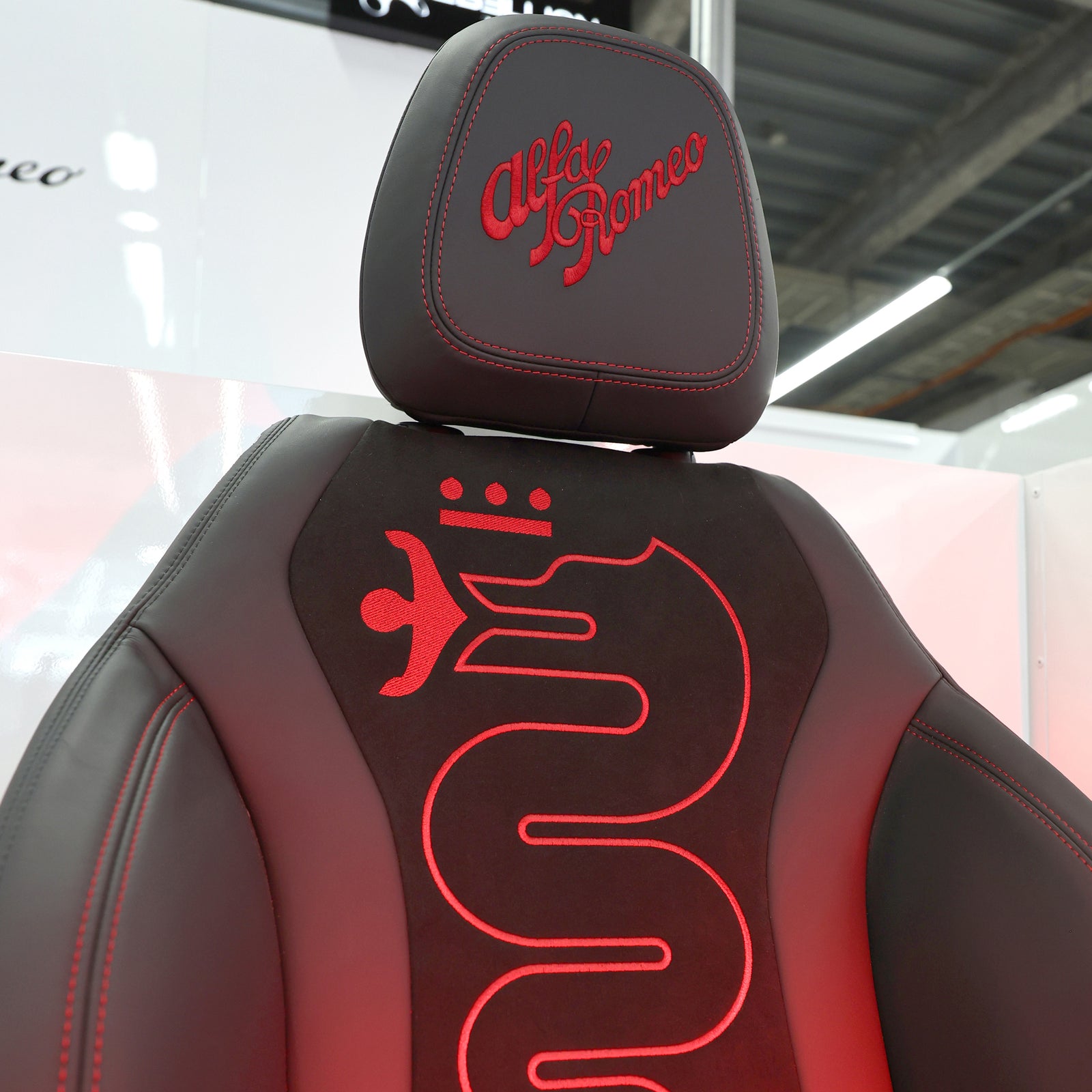 Season Launch LOT 077 - Alfa Romeo 2023 Pit Garage Drivers Chair