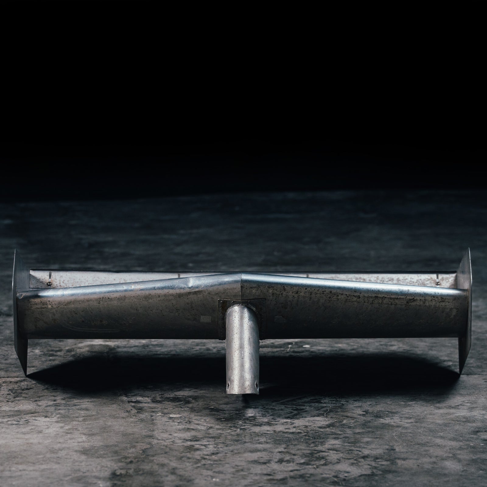 LOT 613 - 1977 Ferrari 312T Niki Lauda Rear Wing Photo Match