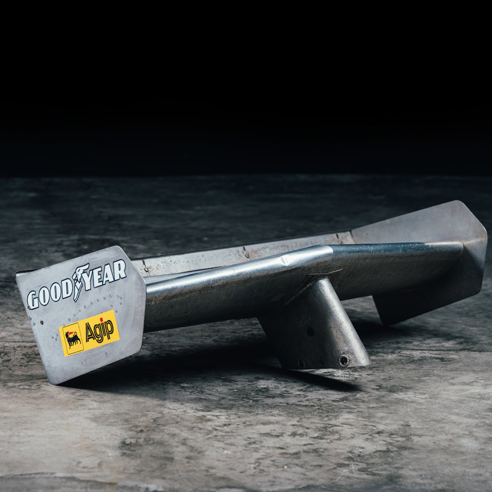 LOT 613 - 1977 Ferrari 312T Niki Lauda Rear Wing Photo Match