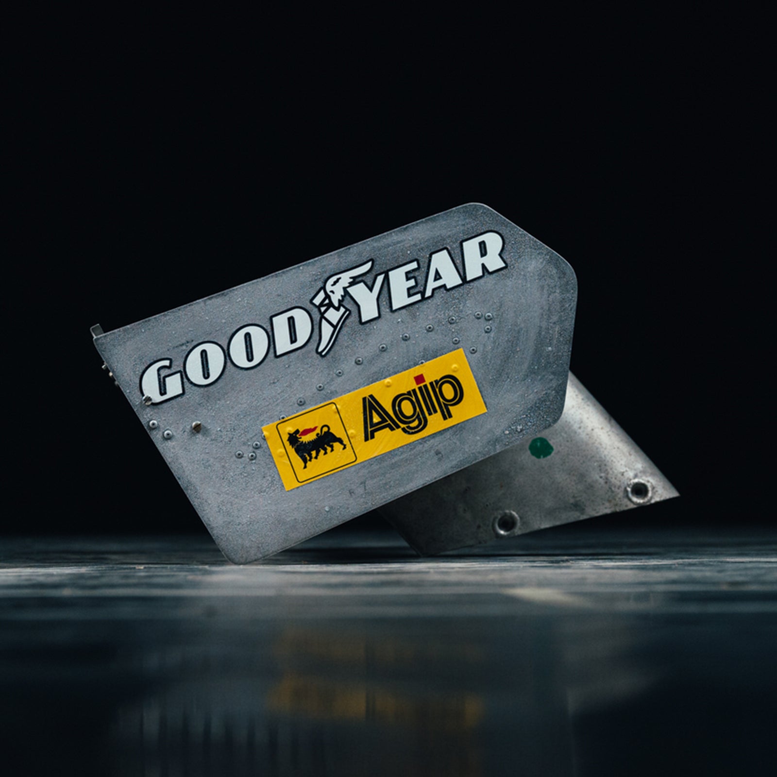 LOT 613 - 1977 Ferrari 312T Niki Lauda Rear Wing Photo Match