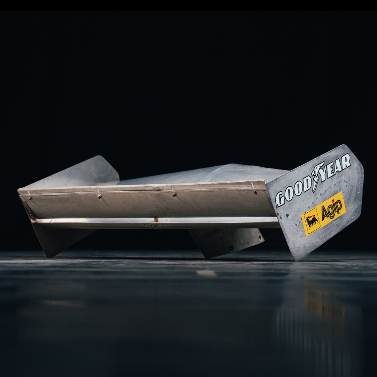 LOT 613 - 1977 Ferrari 312T Niki Lauda Rear Wing Photo Match