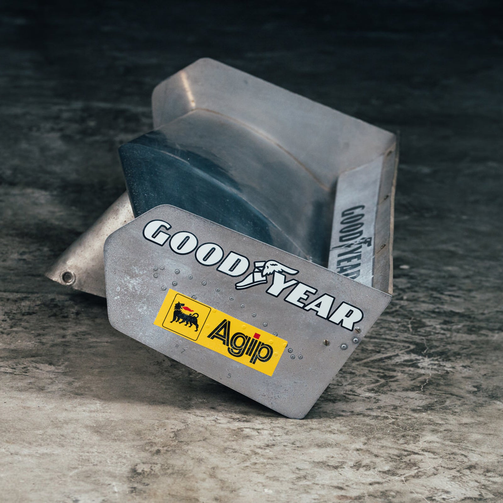 LOT 613 - 1977 Ferrari 312T Niki Lauda Rear Wing Photo Match