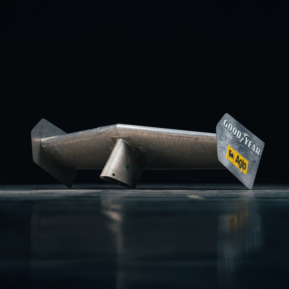 LOT 613 - 1977 Ferrari 312T Niki Lauda Rear Wing Photo Match