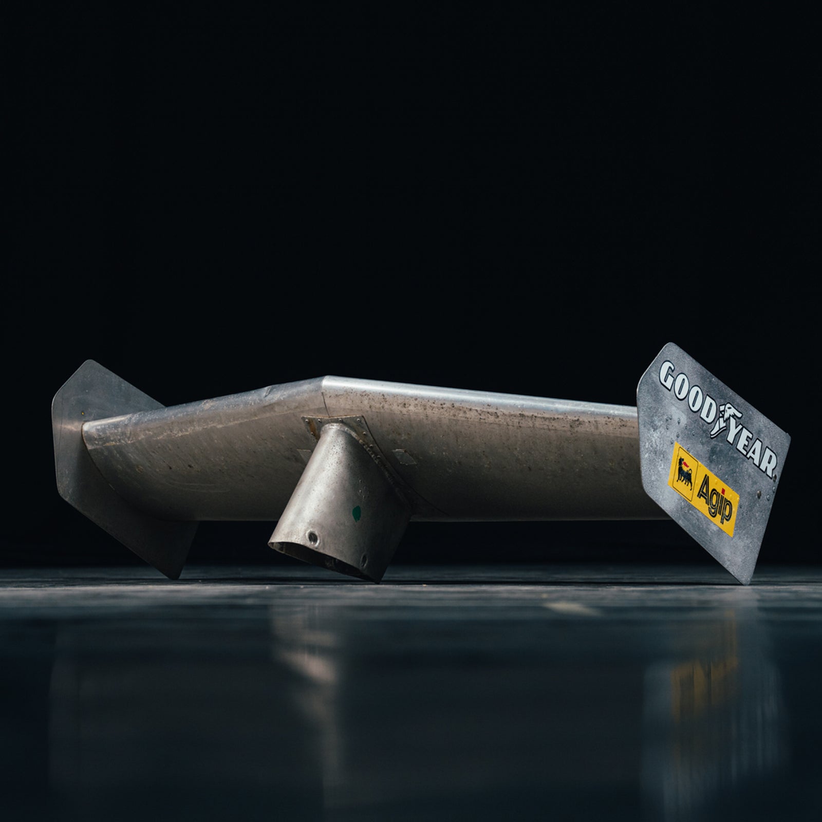 LOT 613 - 1977 Ferrari 312T Niki Lauda Rear Wing Photo Match