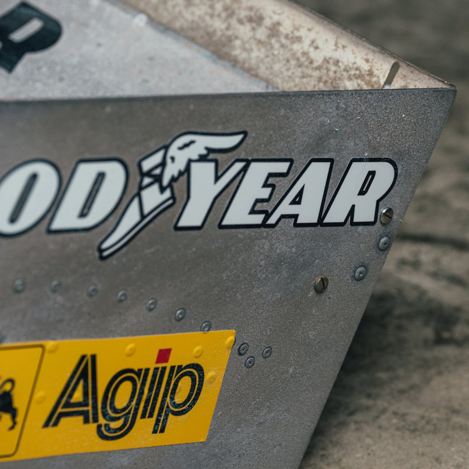 LOT 613 - 1977 Ferrari 312T Niki Lauda Rear Wing Photo Match