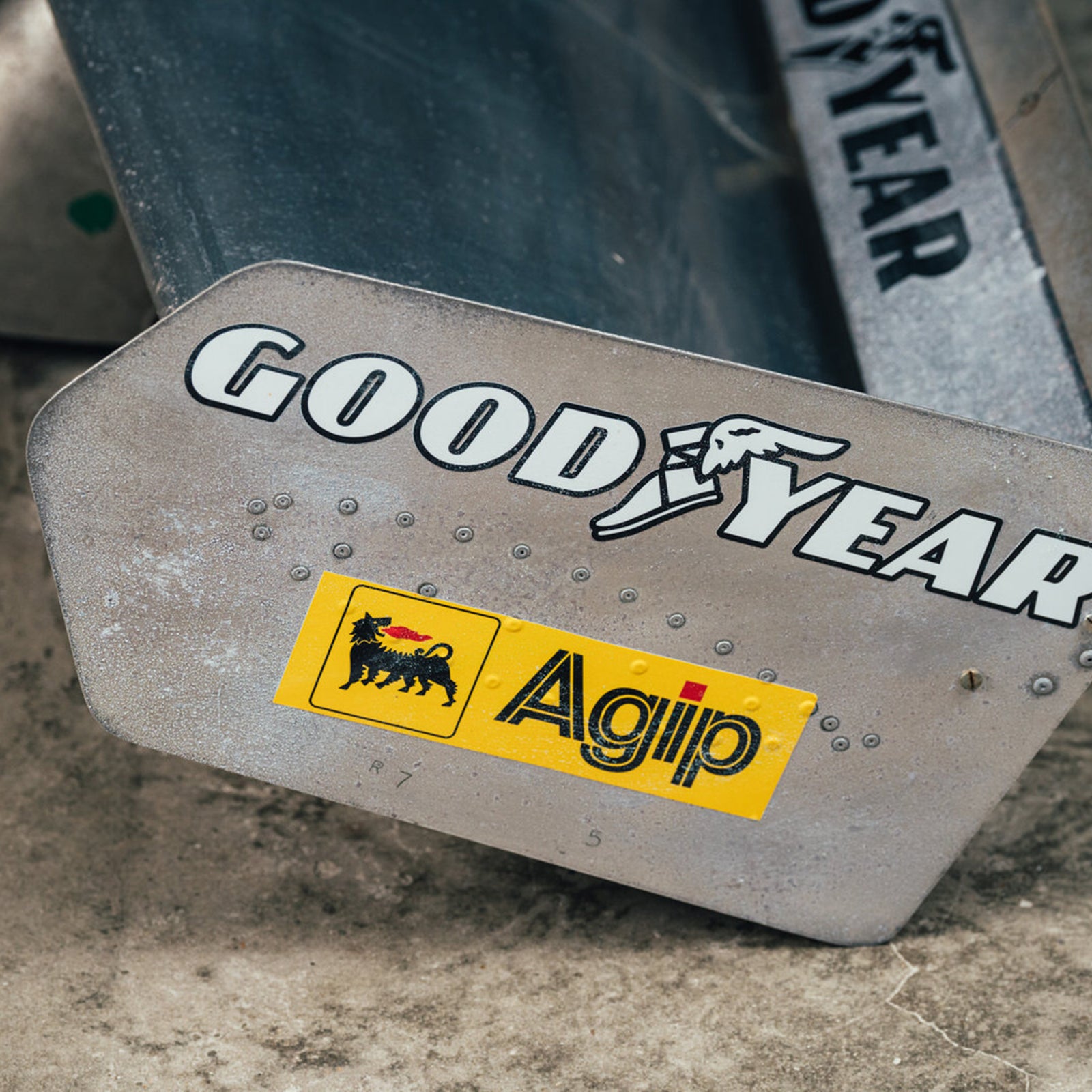 LOT 613 - 1977 Ferrari 312T Niki Lauda Rear Wing Photo Match