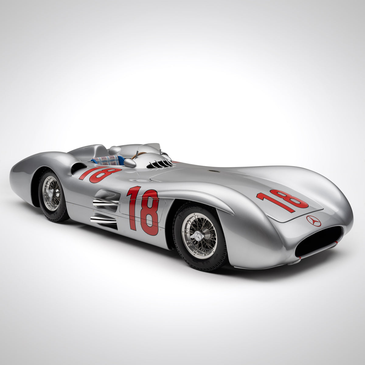 1:8 Scale Model F1® Cars | Formula 1® Scale Model Cars | F1 Authentics