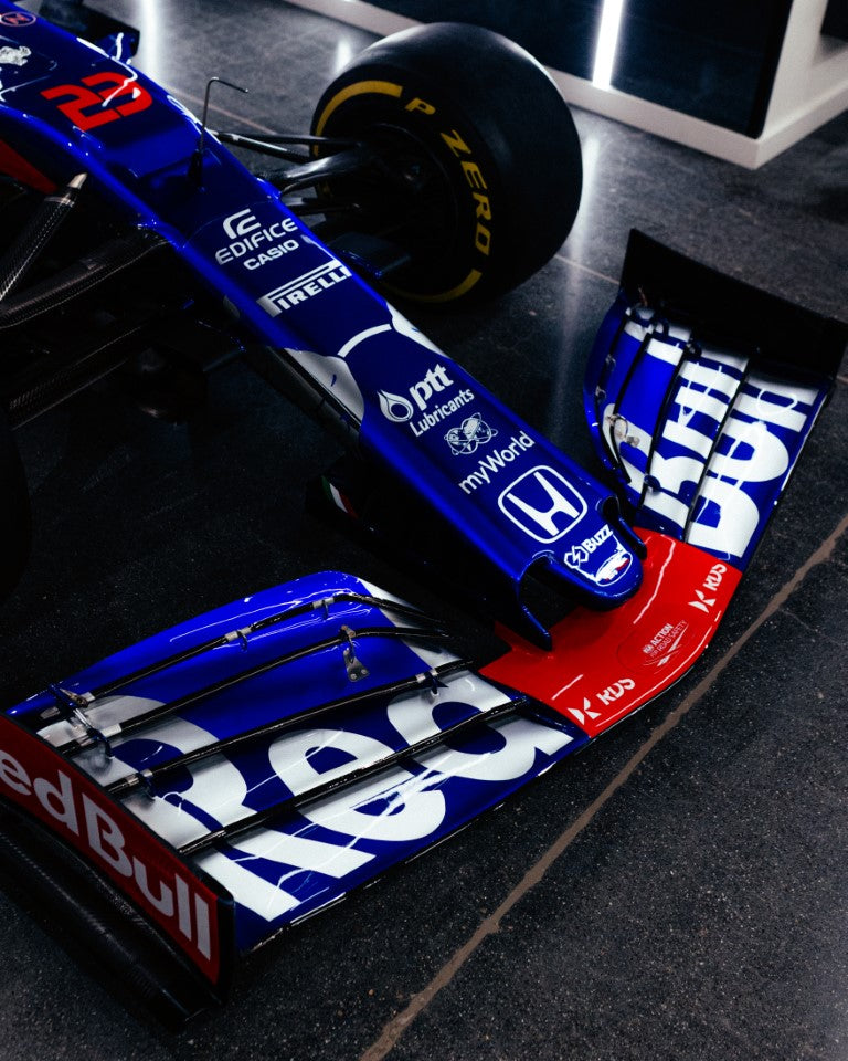 Authentic 2019 Toro Rosso STR14-04 rolling chassis, P2 finishing Formula 1 collector display and motorsport memorabilia