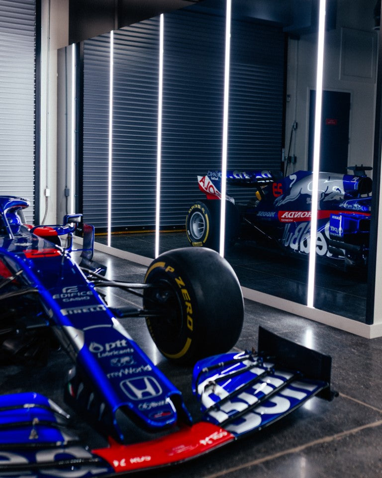Authentic Formula 1 Toro Rosso STR14-04 2019 P2 finishing rolling chassis for premium collector display