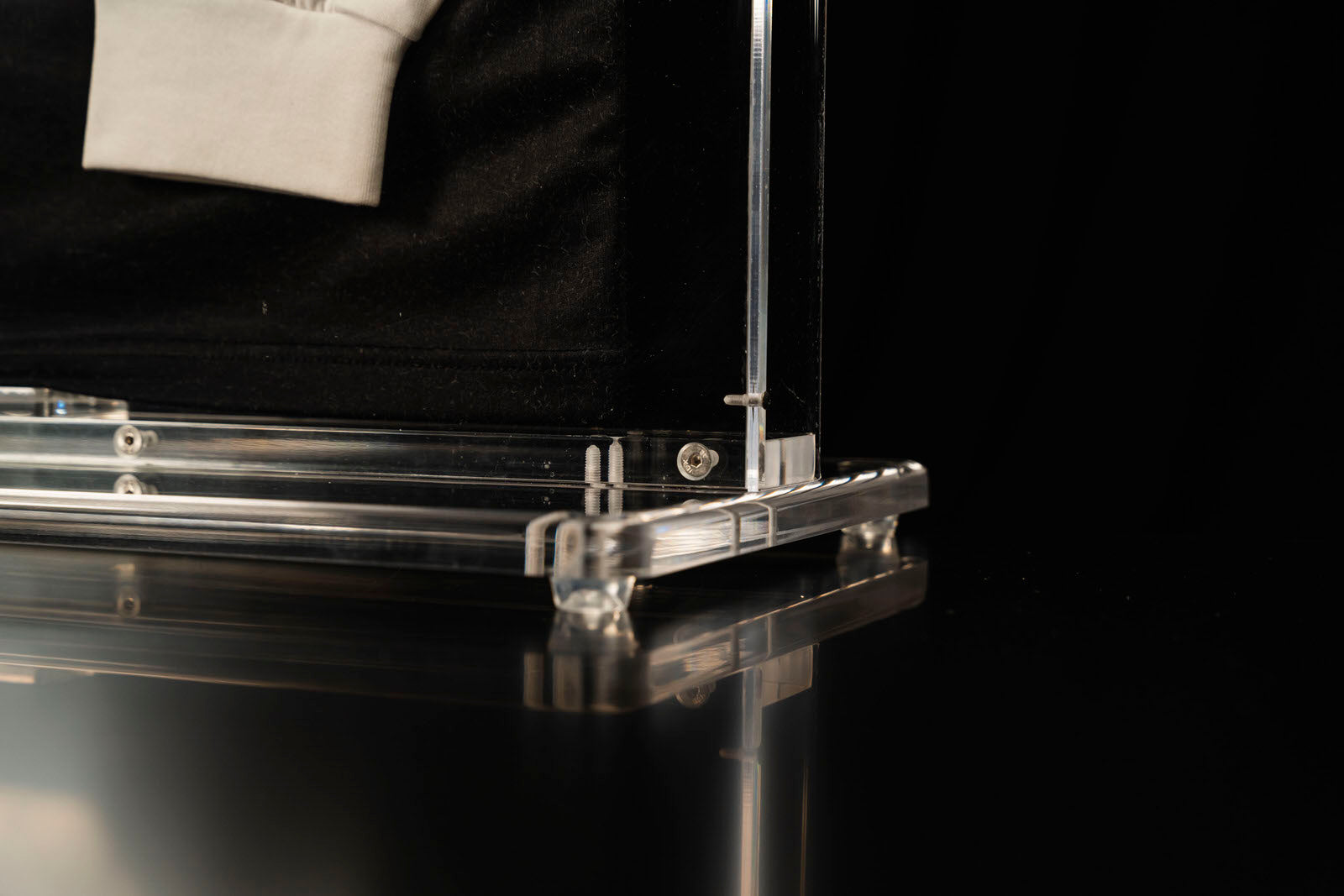 The Miami Auction LOT 002- Ayrton Senna 1992 Nazionale Piloti Shirt - Signed Framed