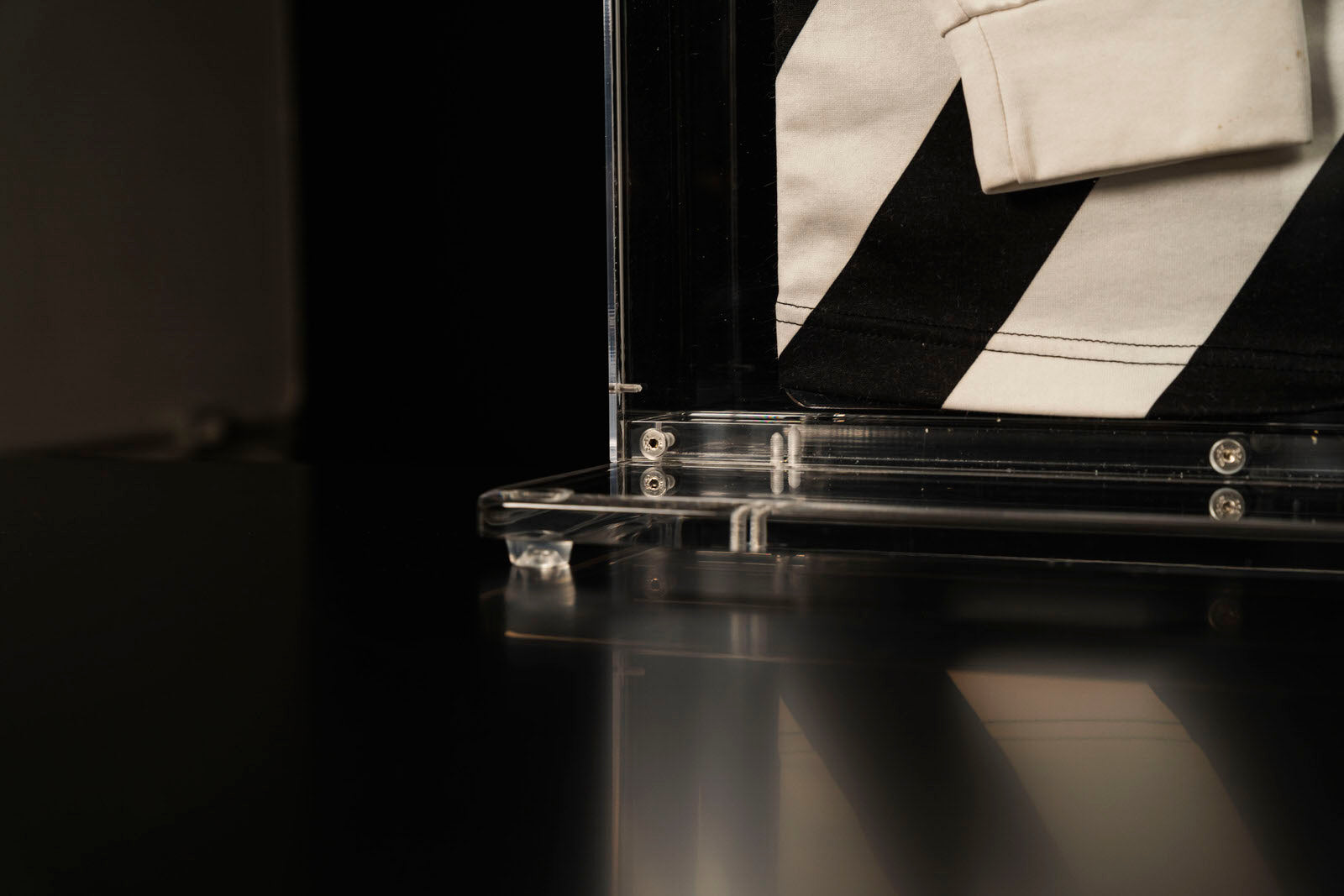 The Miami Auction LOT 002- Ayrton Senna 1992 Nazionale Piloti Shirt - Signed Framed