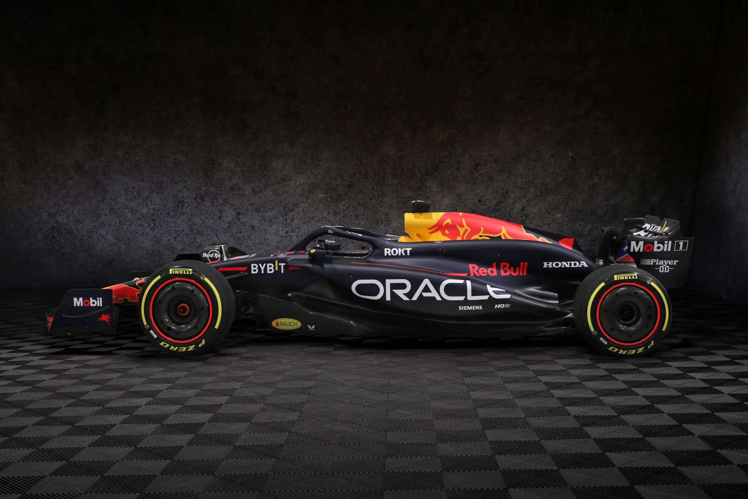 Oracle Red Bull Racing 2024 RB20 Show Car | F1 Authentics