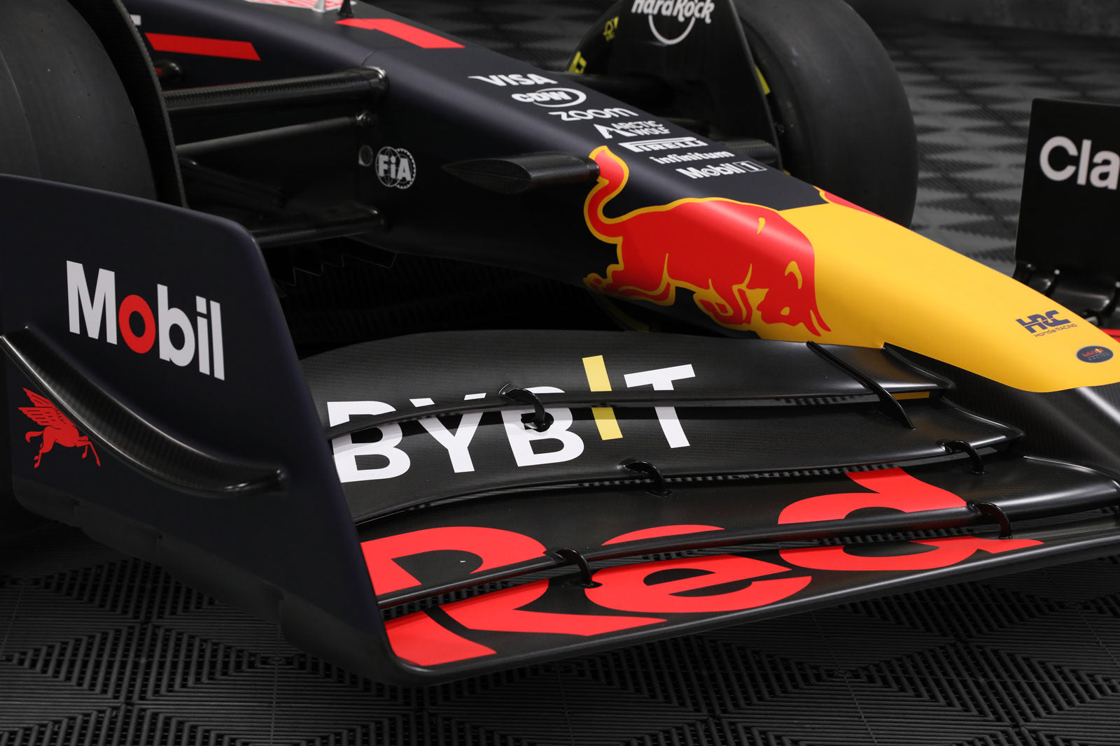Oracle Red Bull Racing 2024 RB20 Show Car | F1 Authentics