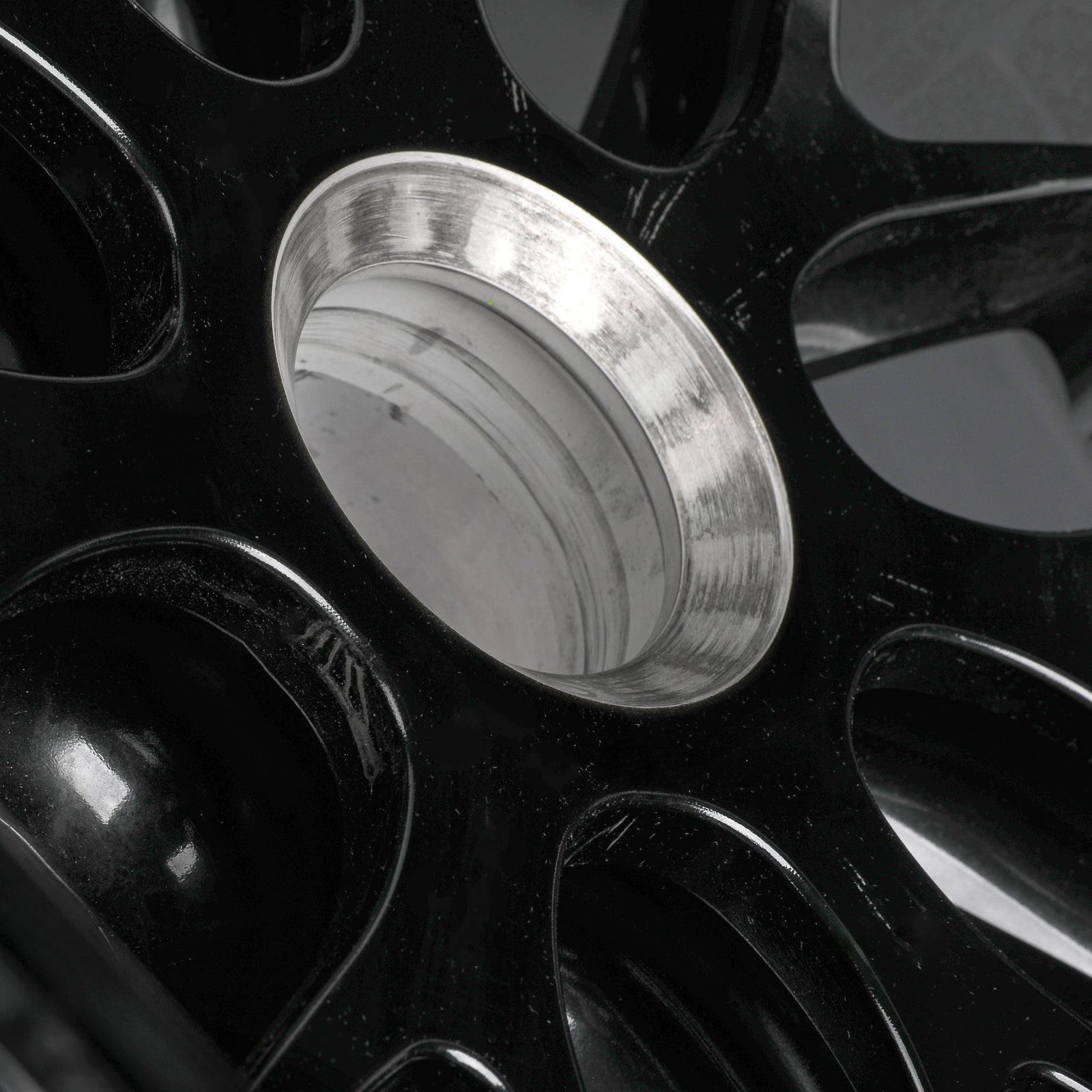 Auction LOT 013 - Oscar Piastri 2024 Race Used McLaren Formula 1 Team Rear Wheel Rim Table - Saudi Arabian GP