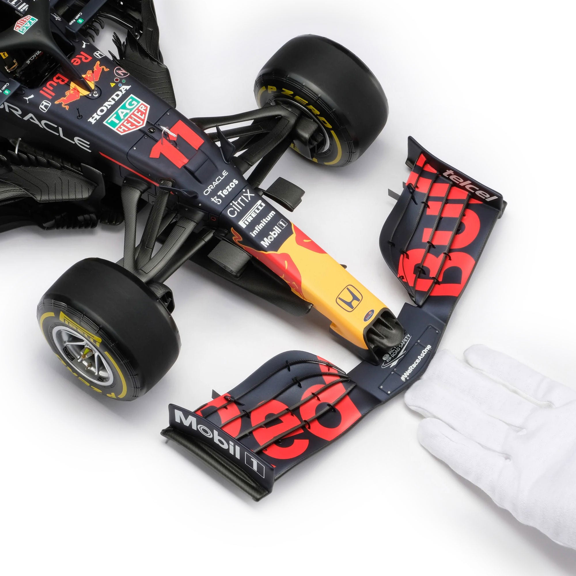 Sergio Perez 2021 Oracle Red Bull Racing RB16B 1:18 Scale Model – Abu