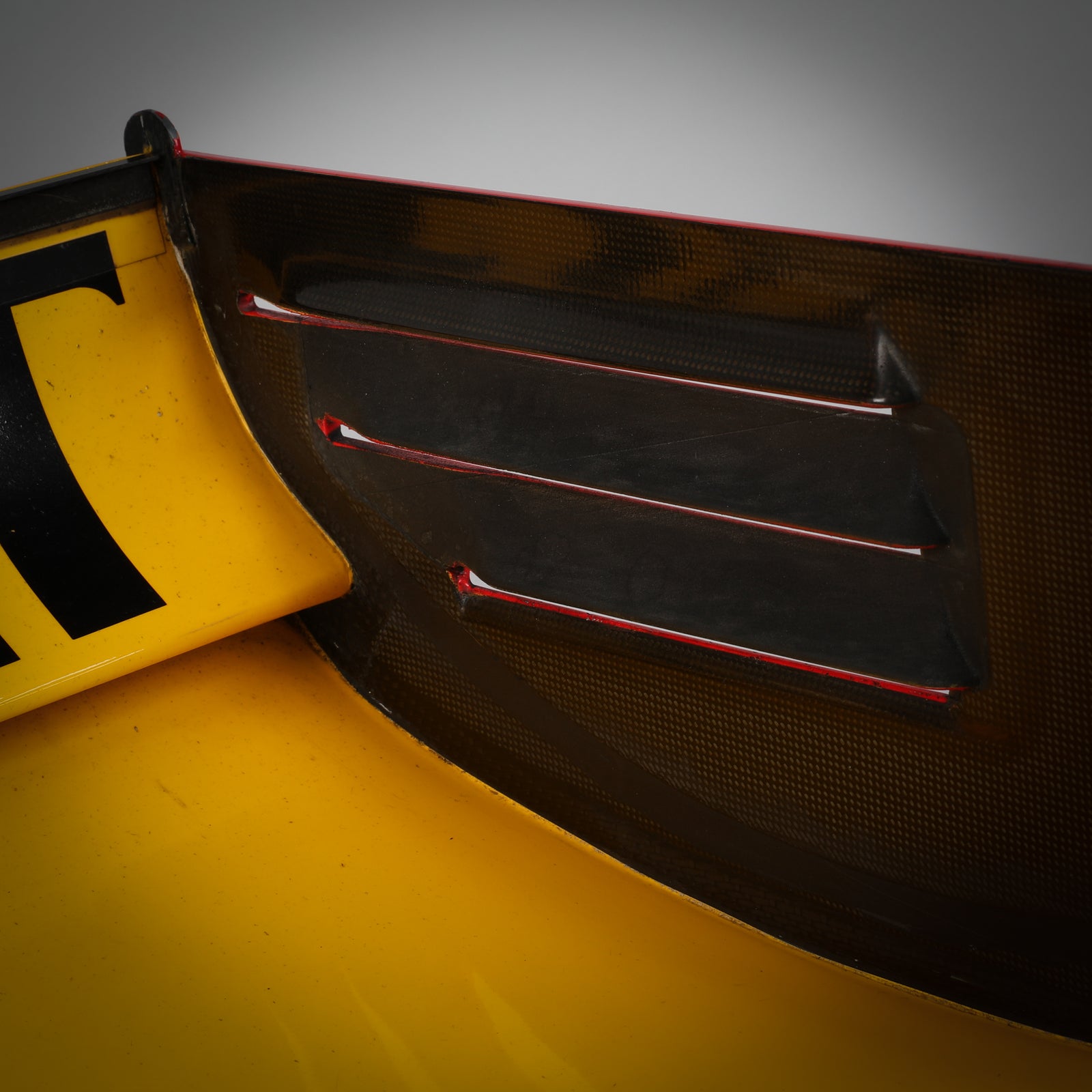 LOT 055 - Renault F1 Team 2010 R30 Rear Wing Assembly