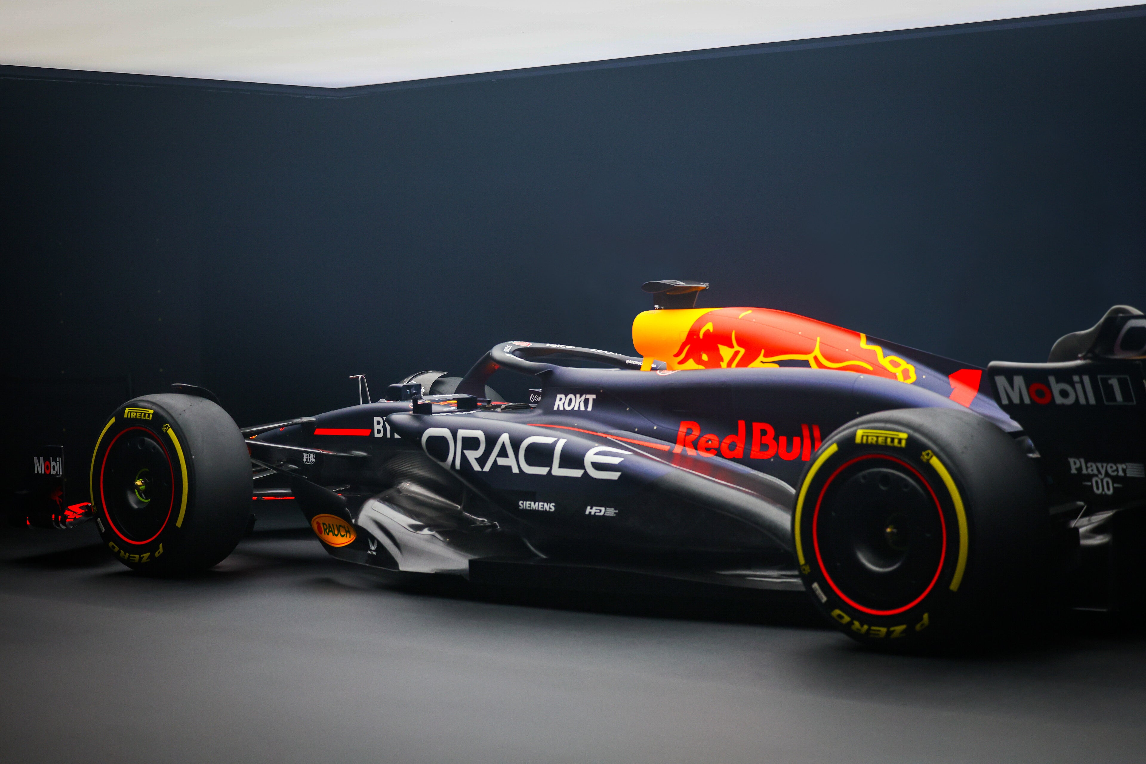Oracle Red Bull Racing 2024 RB20 Show Car | F1 Authentics