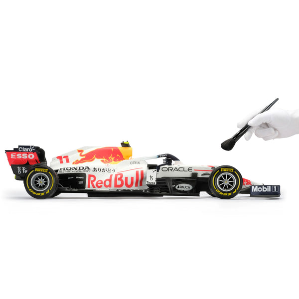 Sergio Pérez 2021 Oracle Red Bull Racing RB16B 1:8 Scale Model – Turki