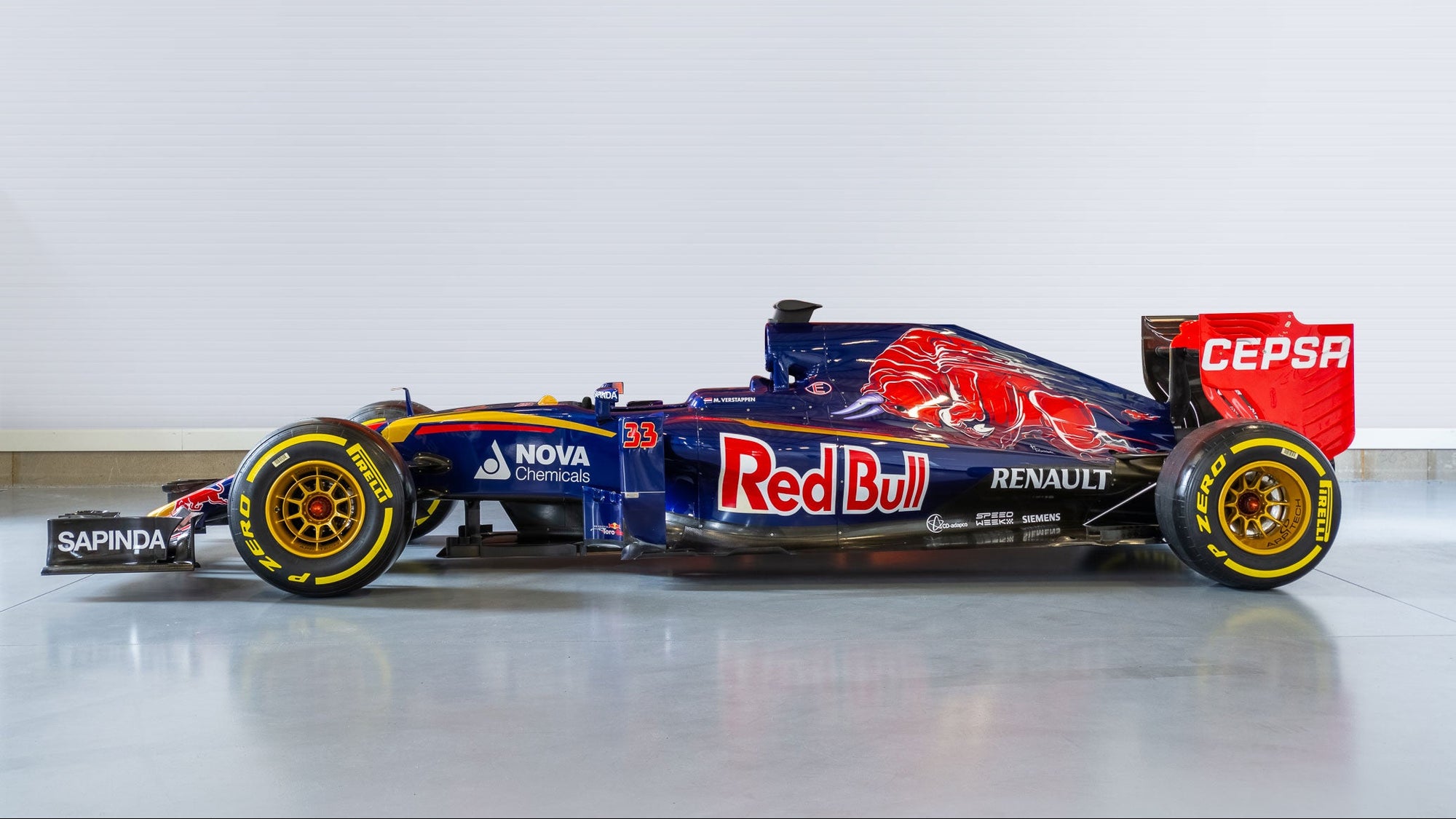Scuderia Toro Rosso STR10 - 02