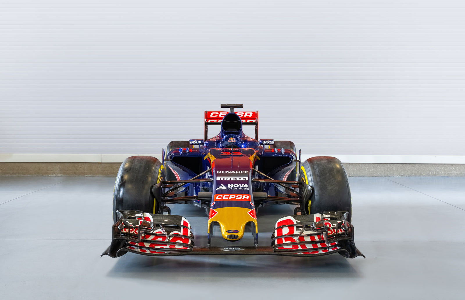 Scuderia Toro Rosso STR10 - 02