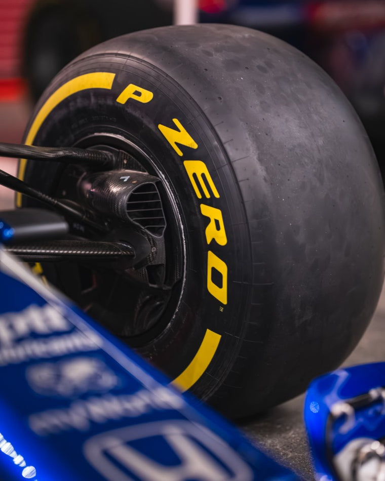 Authentic Formula 1 Toro Rosso STR14-04 rolling chassis from 2019, P2 finishing premium collector display