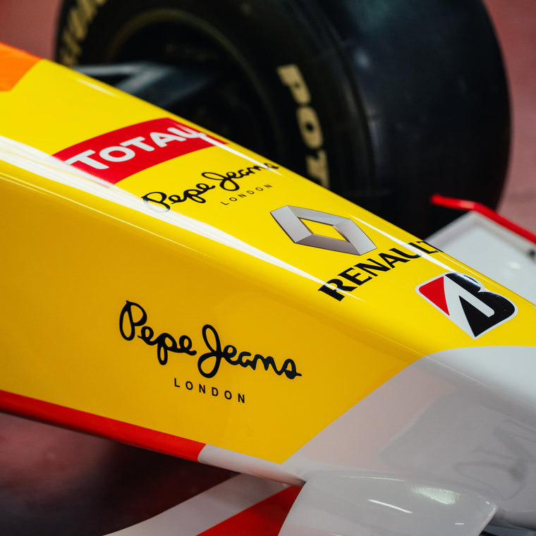 2009 Renault R29 Formula 1-inspired show car, full-size collector display vehicle showcasing the iconic Renault challenger