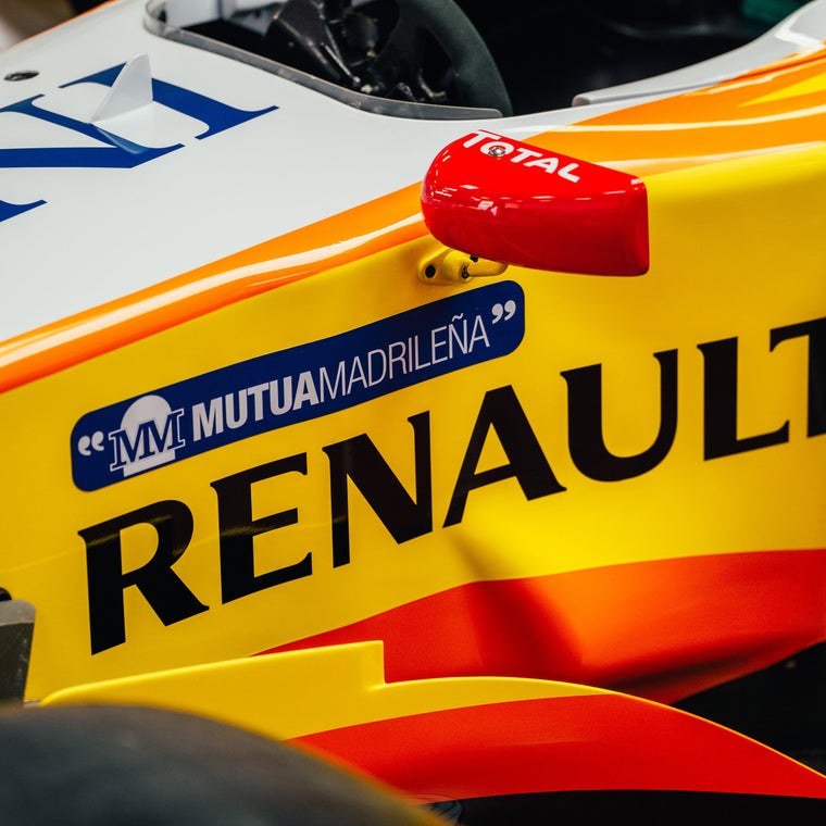 Renault R29 2009 Formula 1 show car, full-size display vehicle for collectors, motorsport exhibitions and premium showroom display