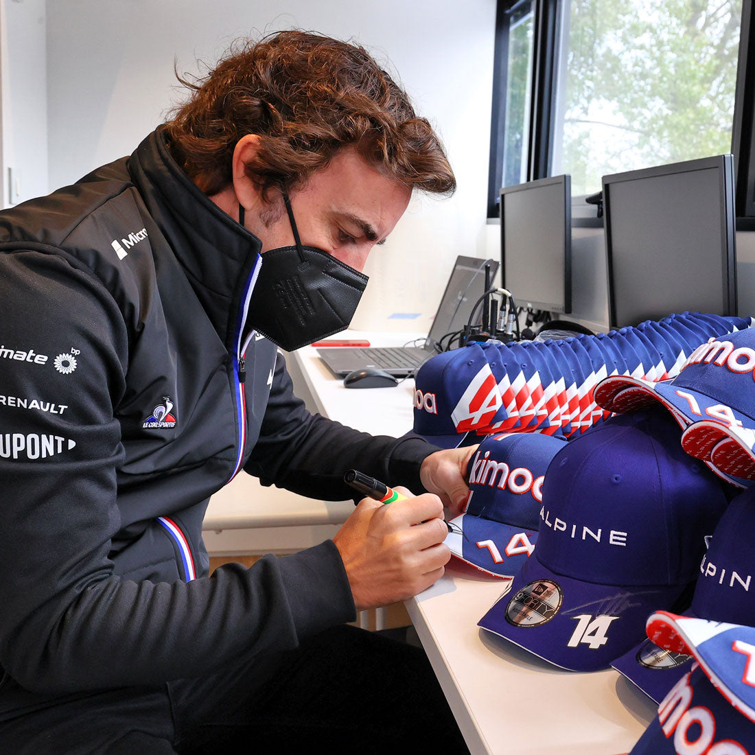 LOT 035 - Fernando Alonso 2021 Unframed Signed Cap