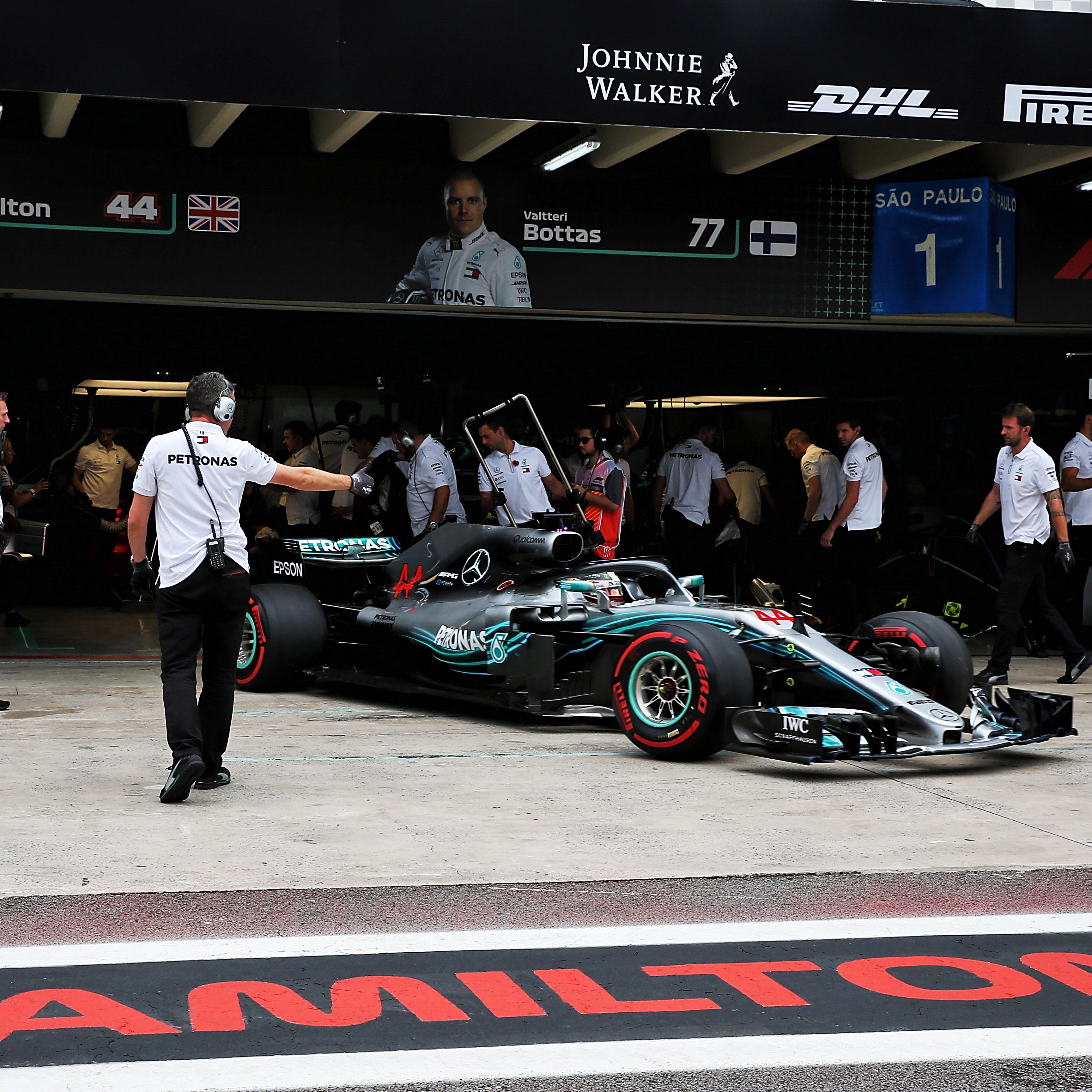 Lewis Hamilton 2018 Mercedes-AMG Petronas F1 Team Rear Wheel Rim Table