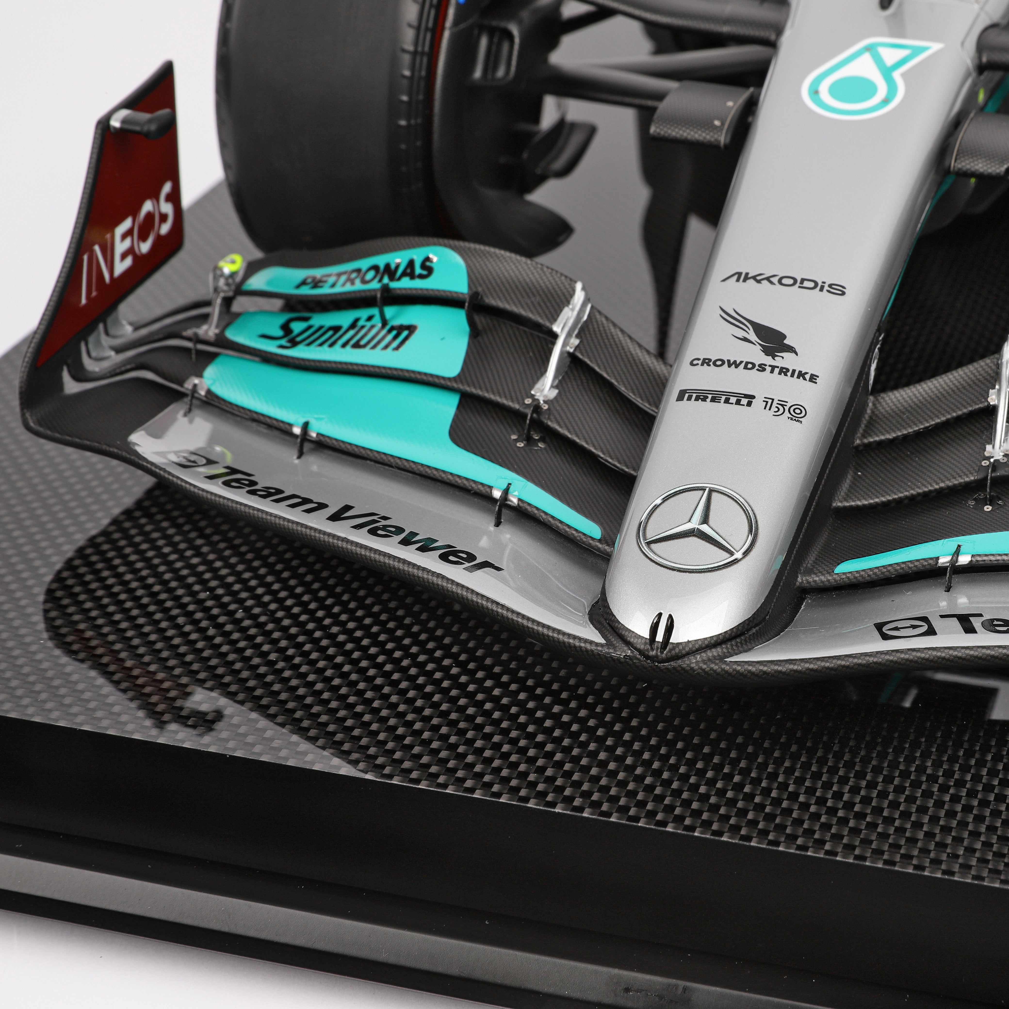 Lewis Hamilton 2022 Mercedes-AMG Petronas F1 Team W13 E Performance 1:8 Scale Model - Sāo Paulo GP