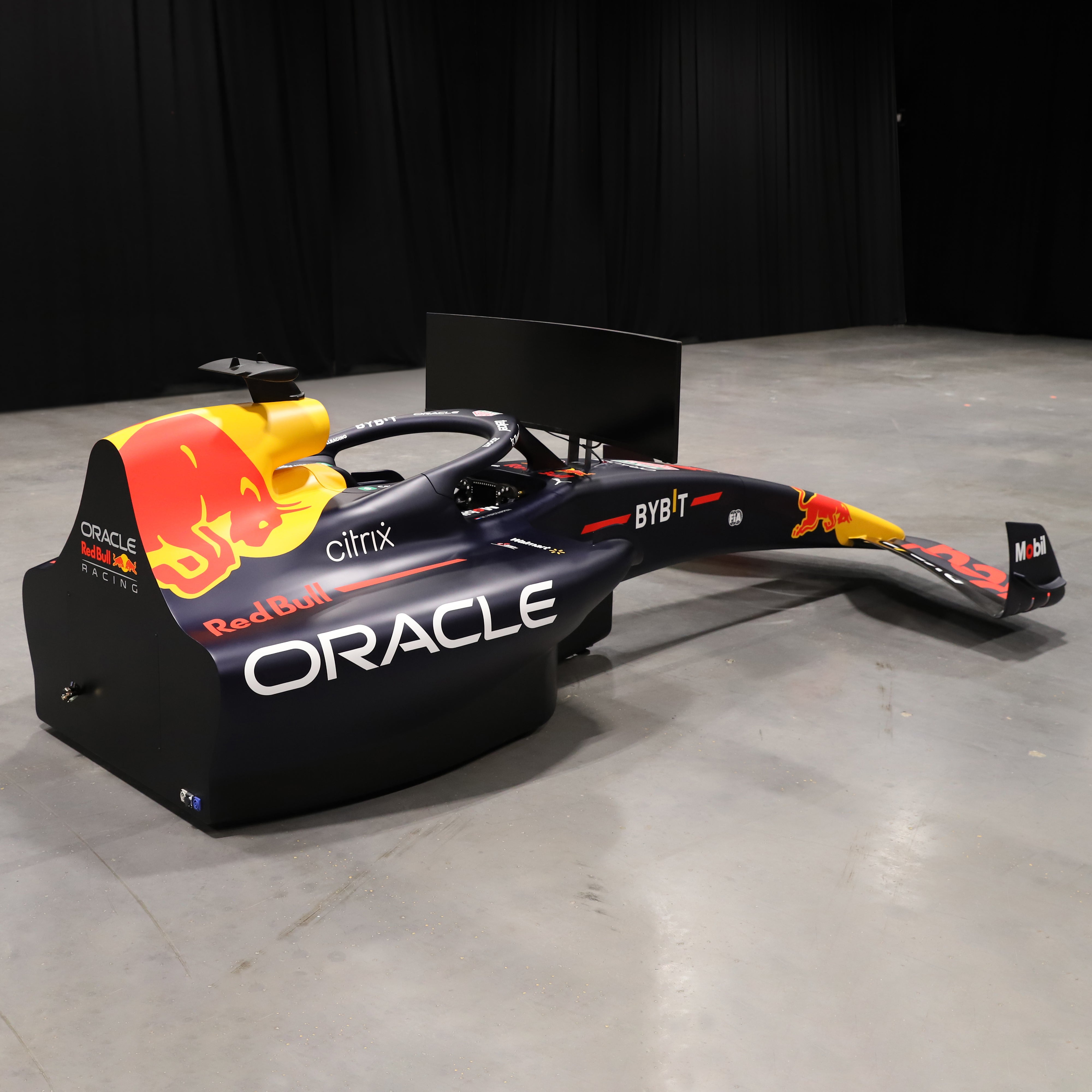 Official 2022 Oracle Red Bull Racing RB18 Show Car Simulator - Championship Edition