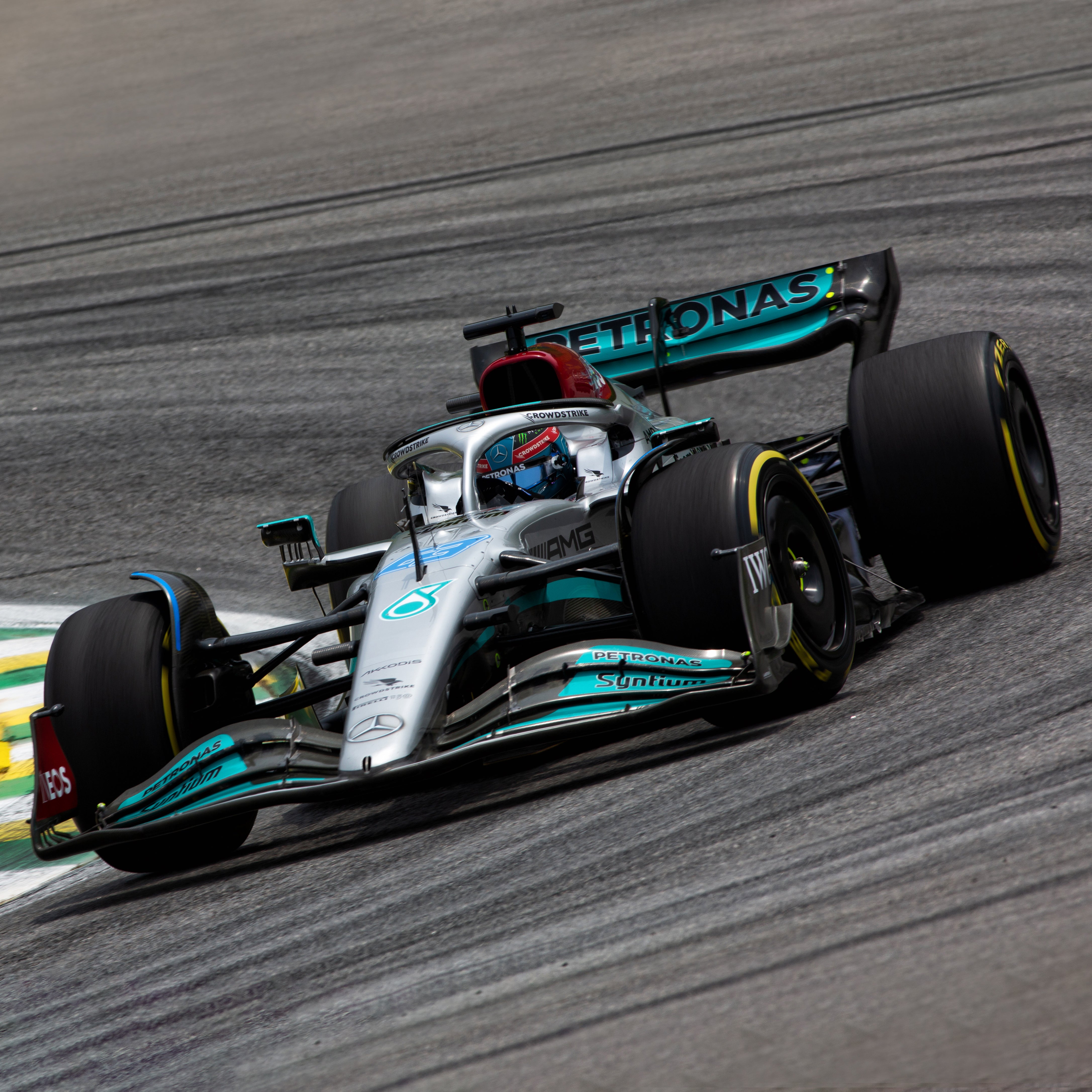 George Russell 2022 Mercedes-AMG Petronas F1 Team W13 E Performance 1:8 Scale Model - Sāo Paulo GP